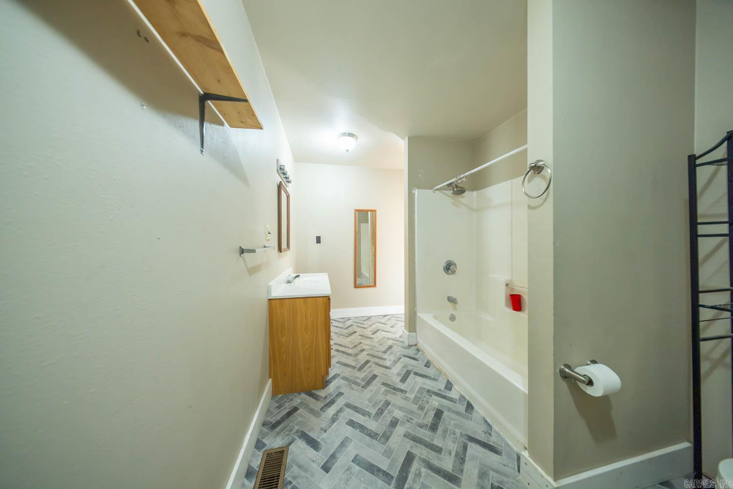 401 Hall Street Property Photo 12