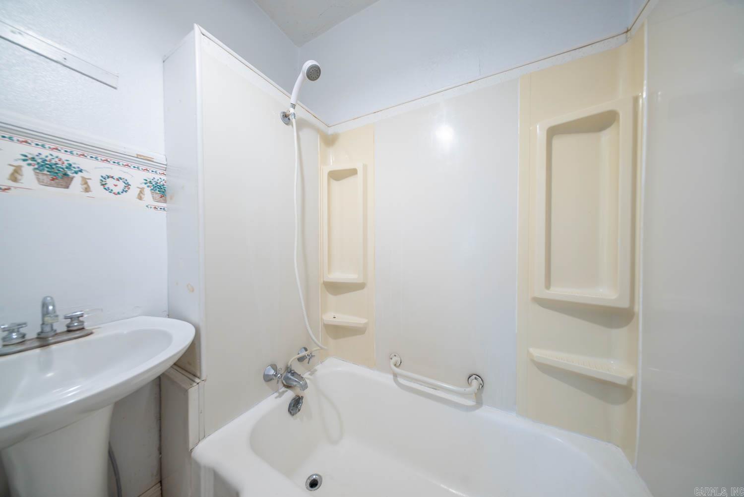 401 Hall Street Property Photo 14