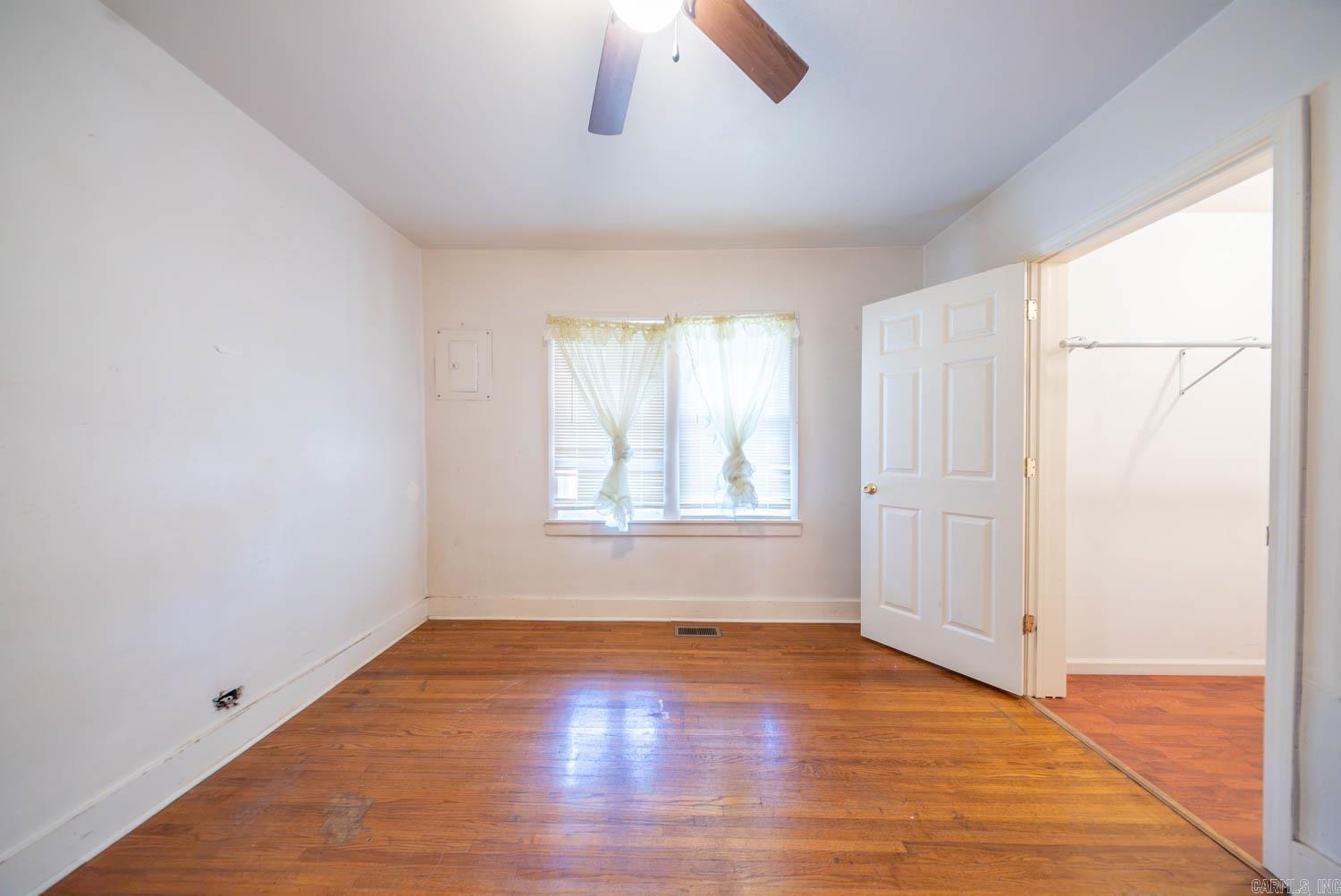 401 Hall Street Property Photo 16