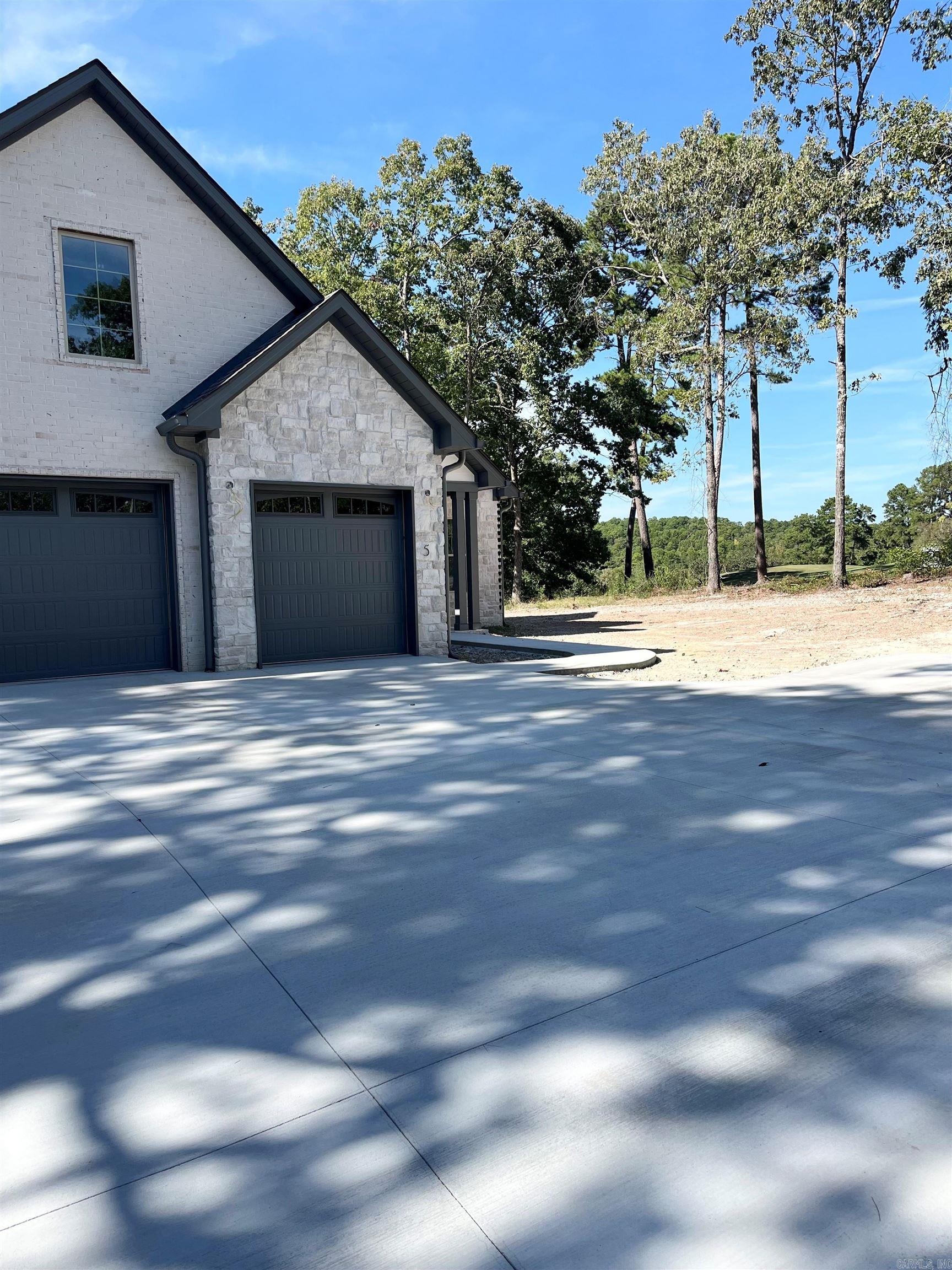 5 Villacarriedo Drive Property Photo 2