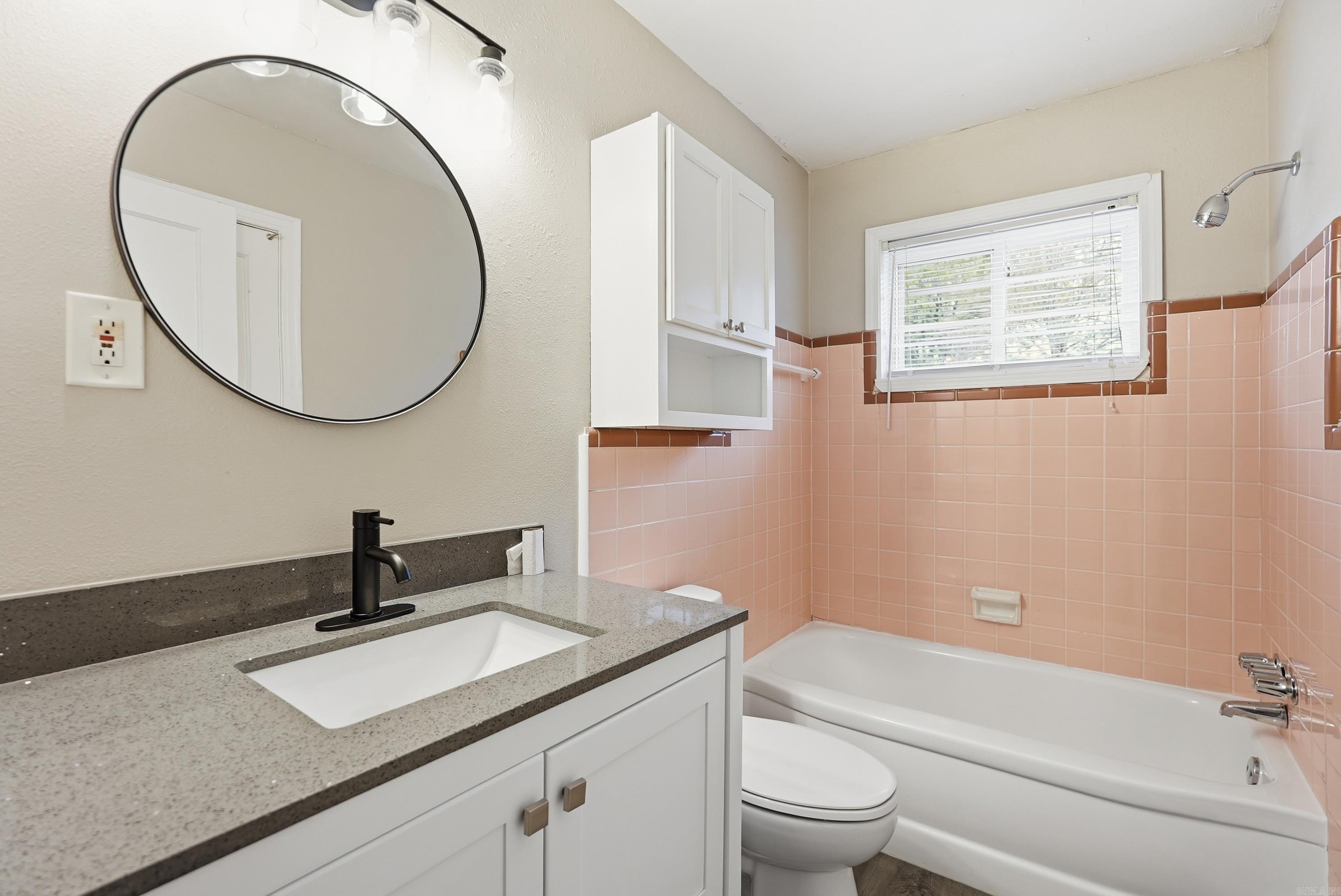 1320 S Summit St Property Photo 6