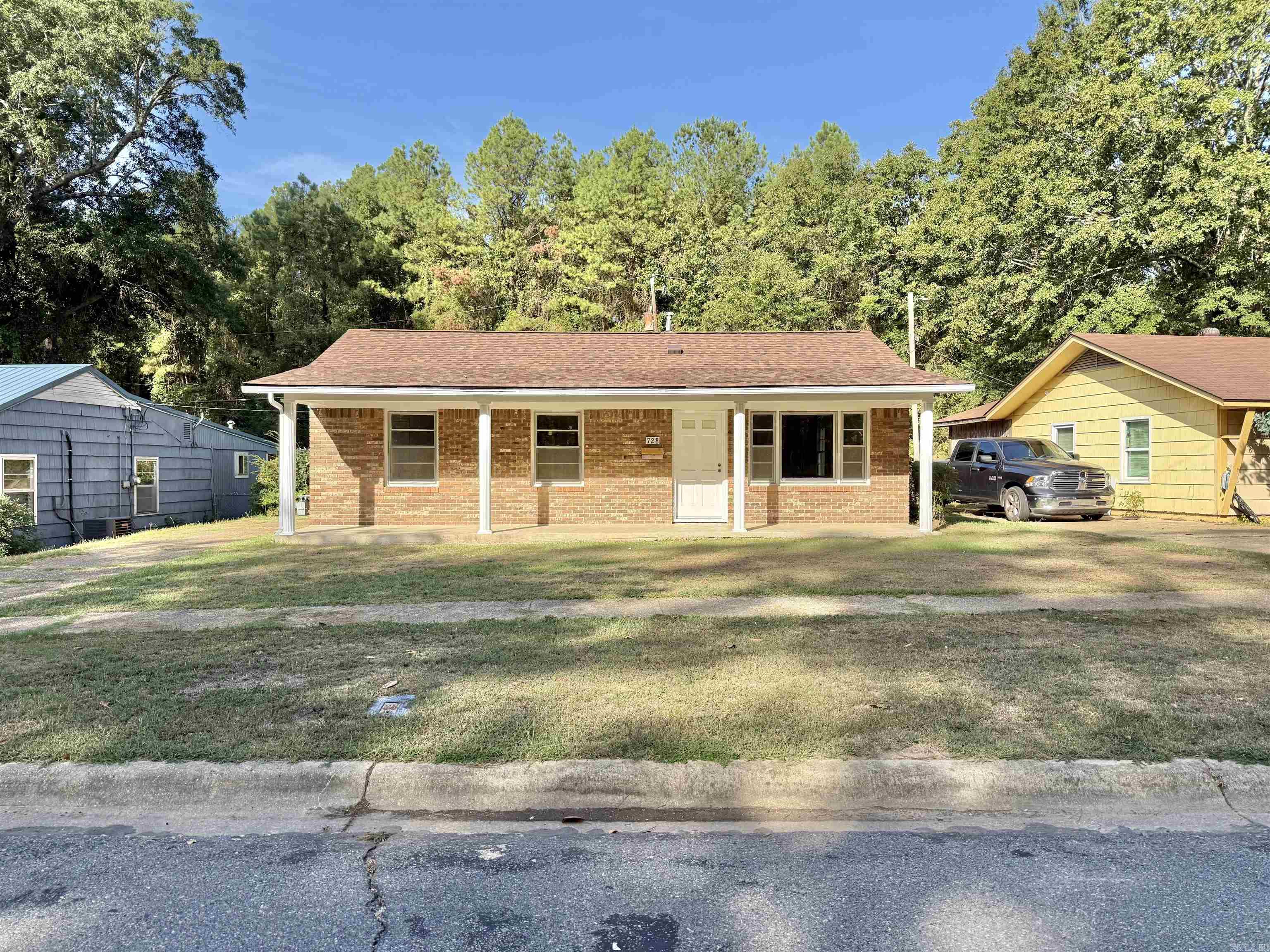 728 Lucas Lane Property Photo 1