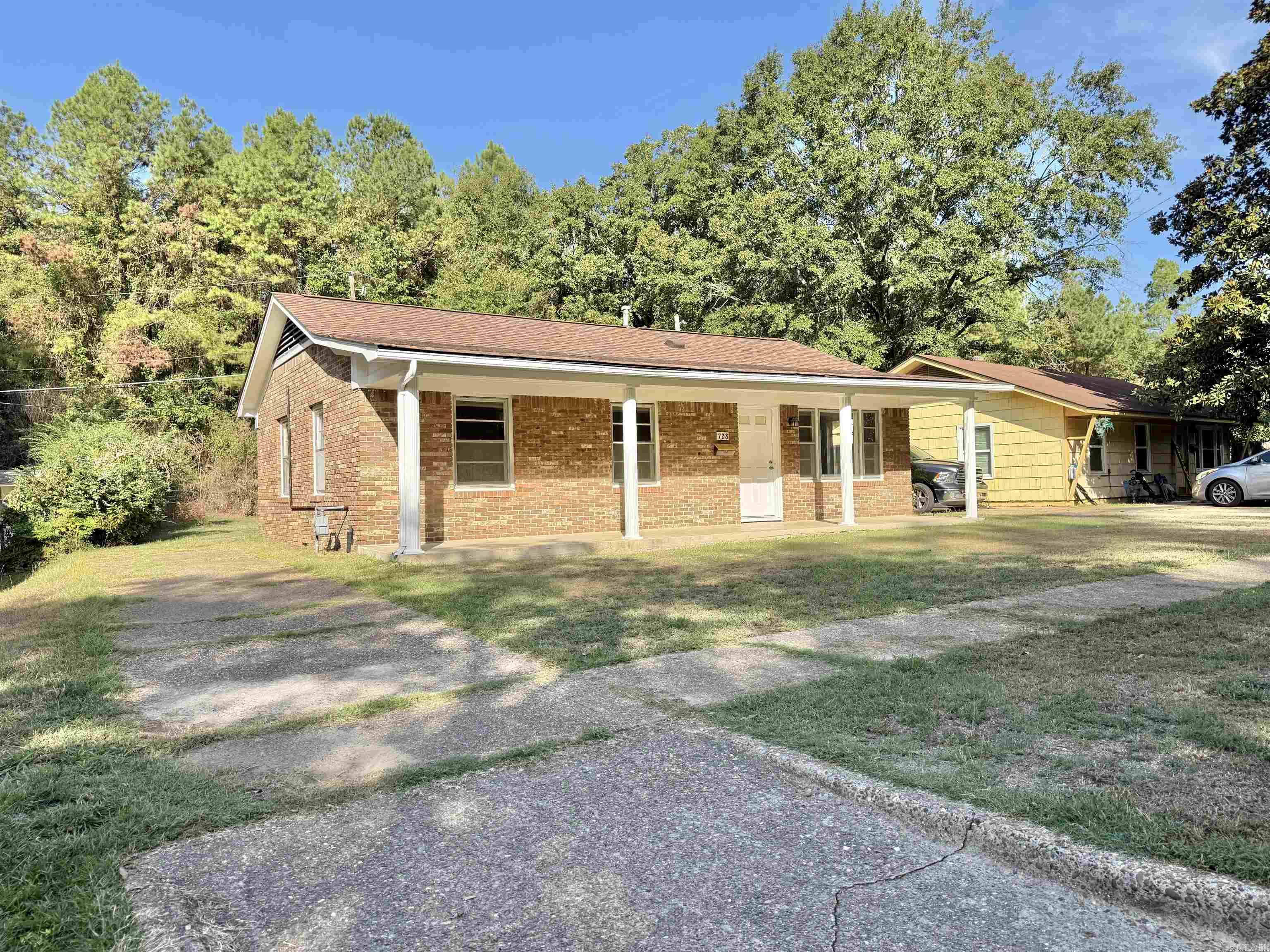 728 Lucas Lane Property Photo 2