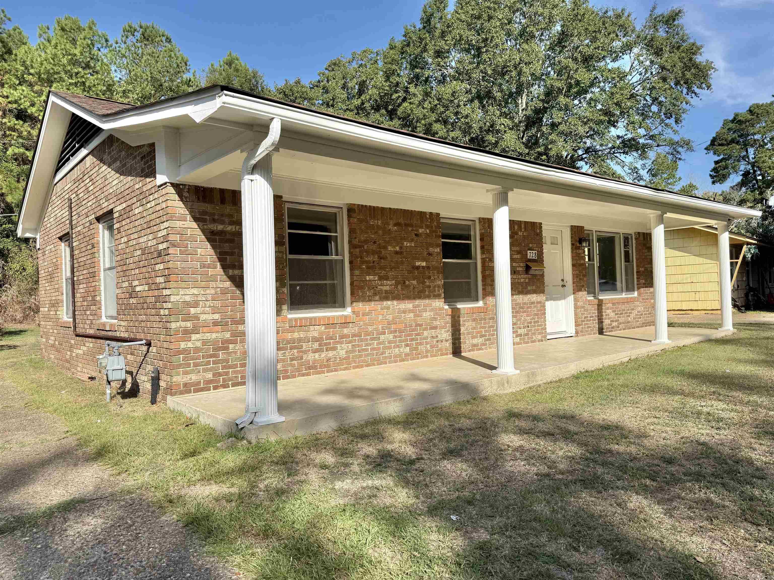 728 Lucas Lane Property Photo 3
