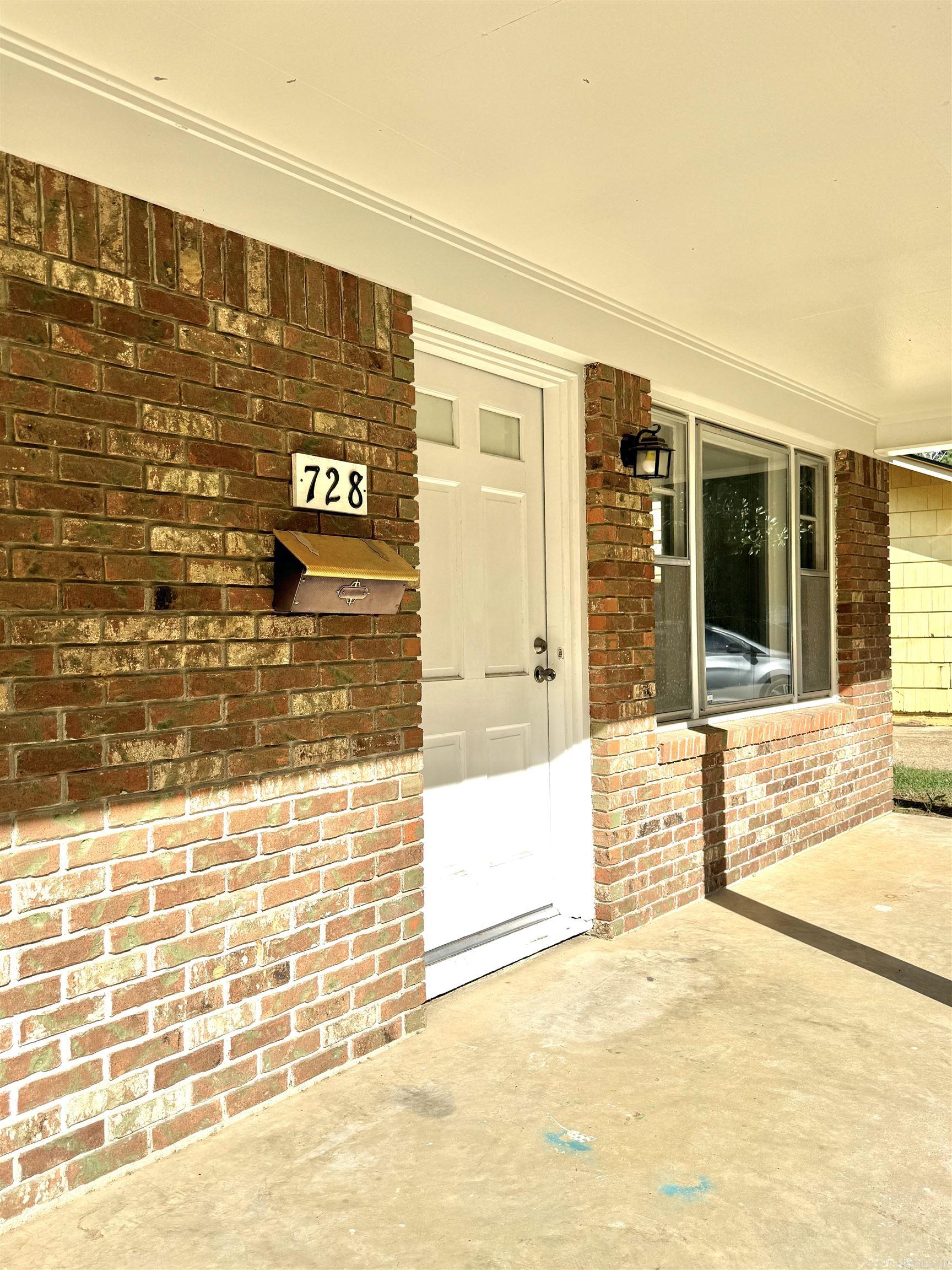 728 Lucas Lane Property Photo 4