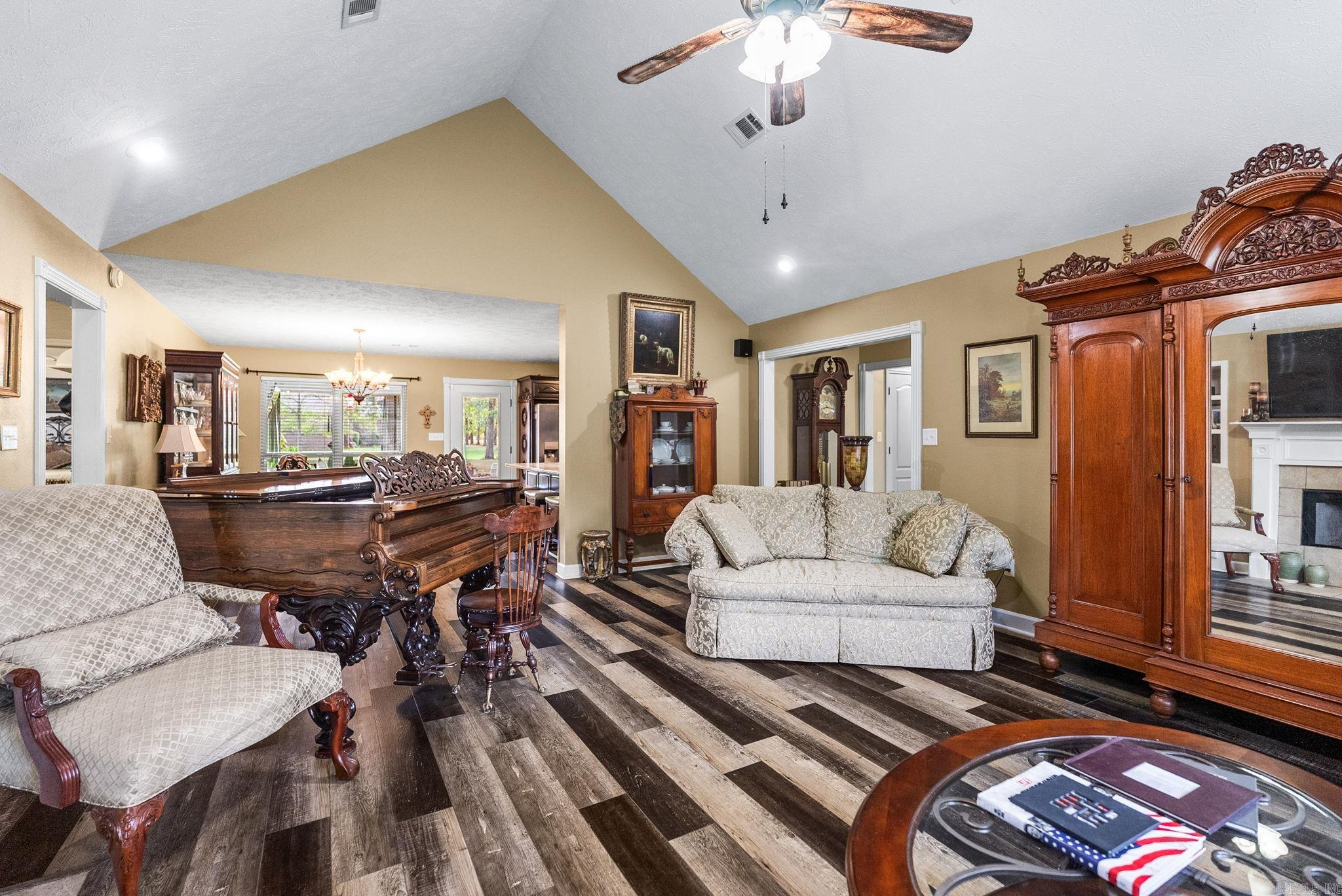 23 Northlake Circle Property Photo 8