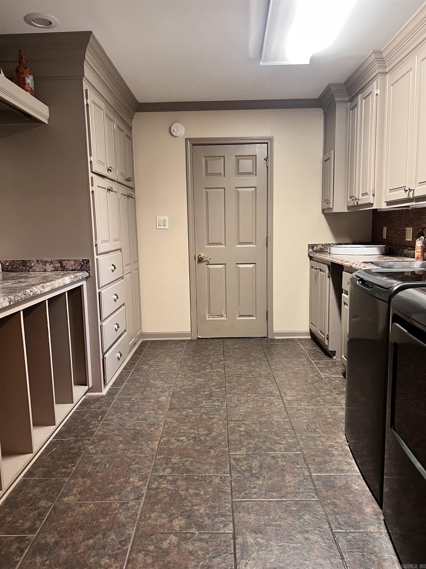 130 Day Drive Property Photo 4
