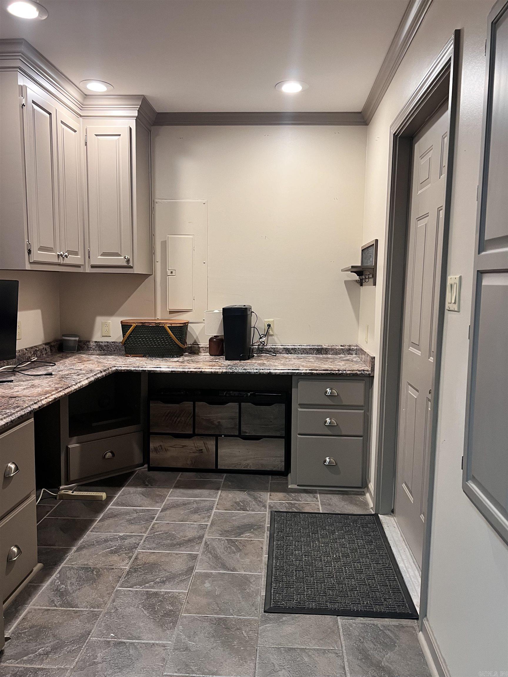 130 Day Drive Property Photo 5