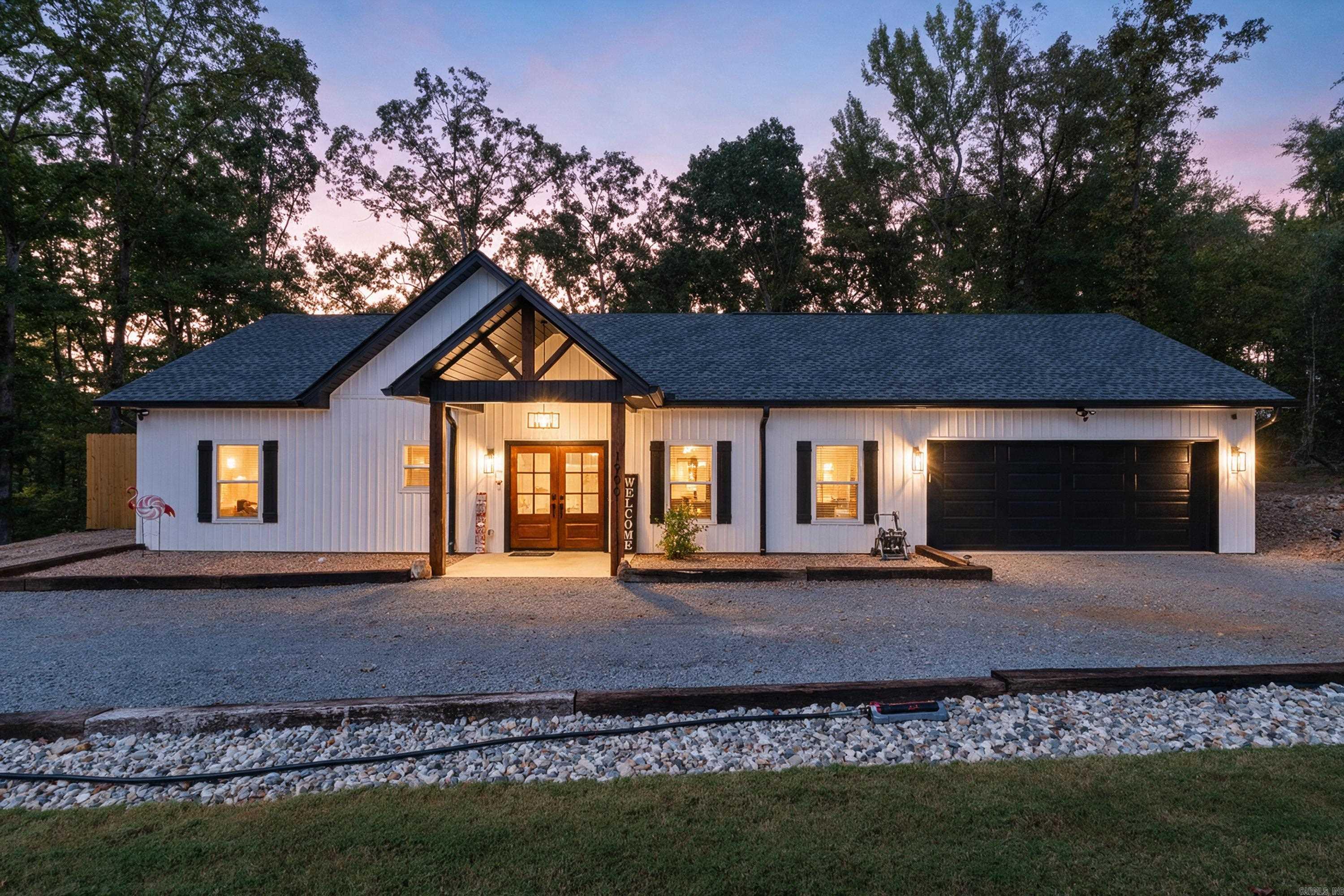 1900 Fox Run Property Photo 1