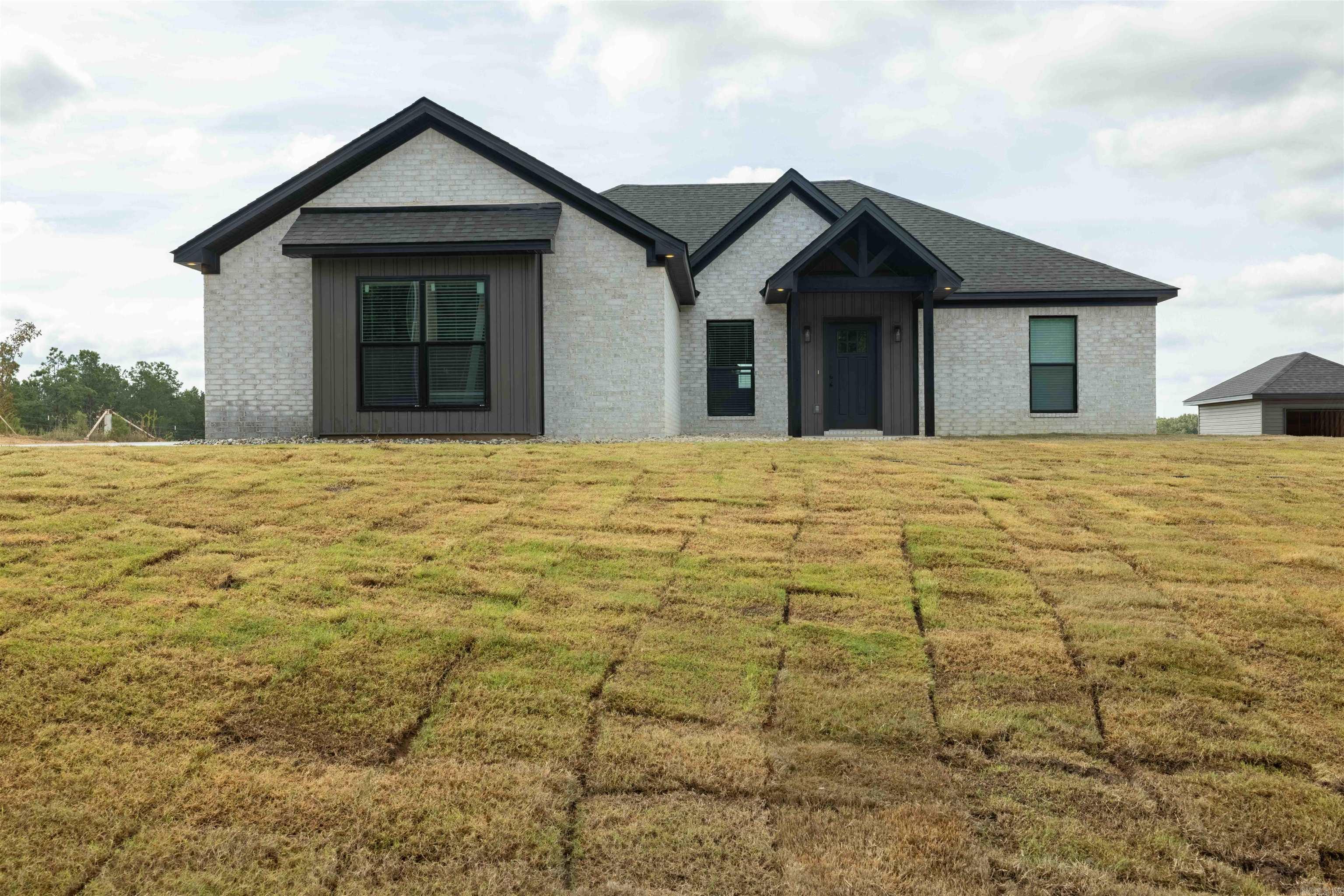 10723 W Miller Sardis Road Property Photo 1