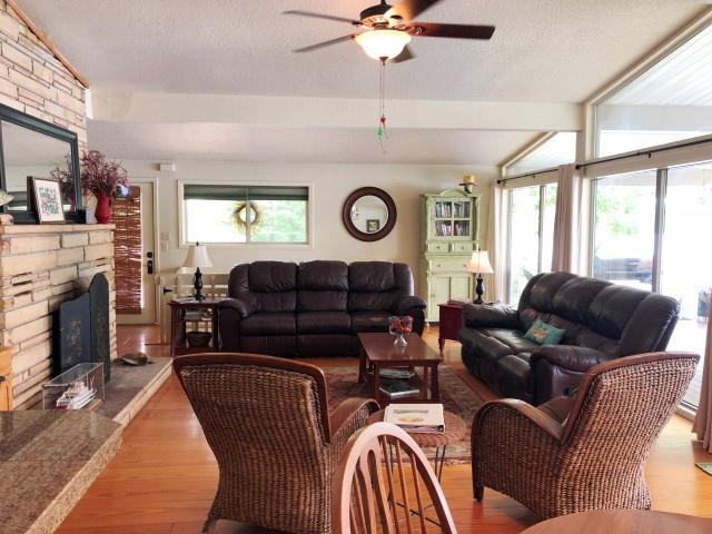 38 N Lakeshore Drive Property Photo 4