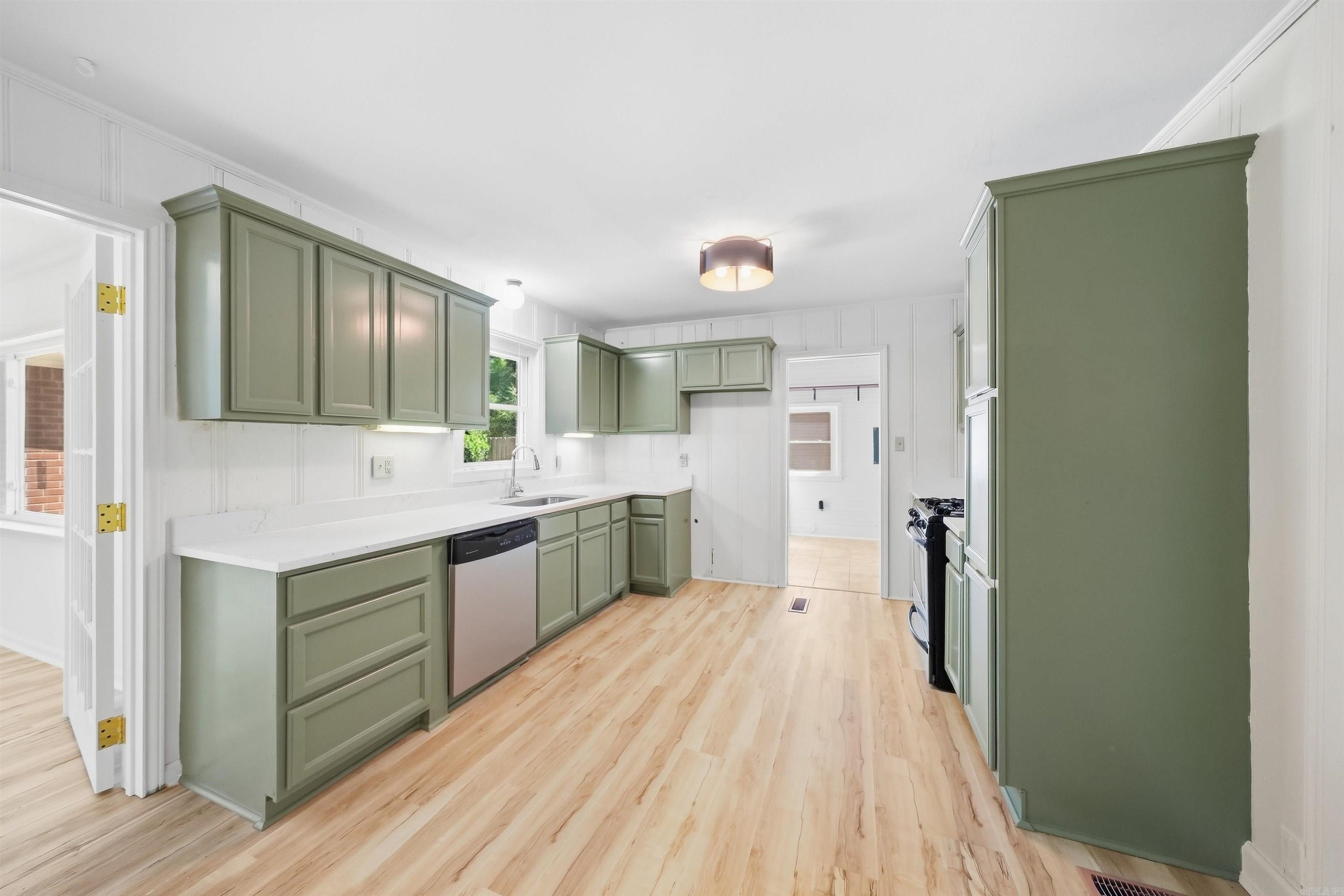 1812 W Center Ave Property Photo 9