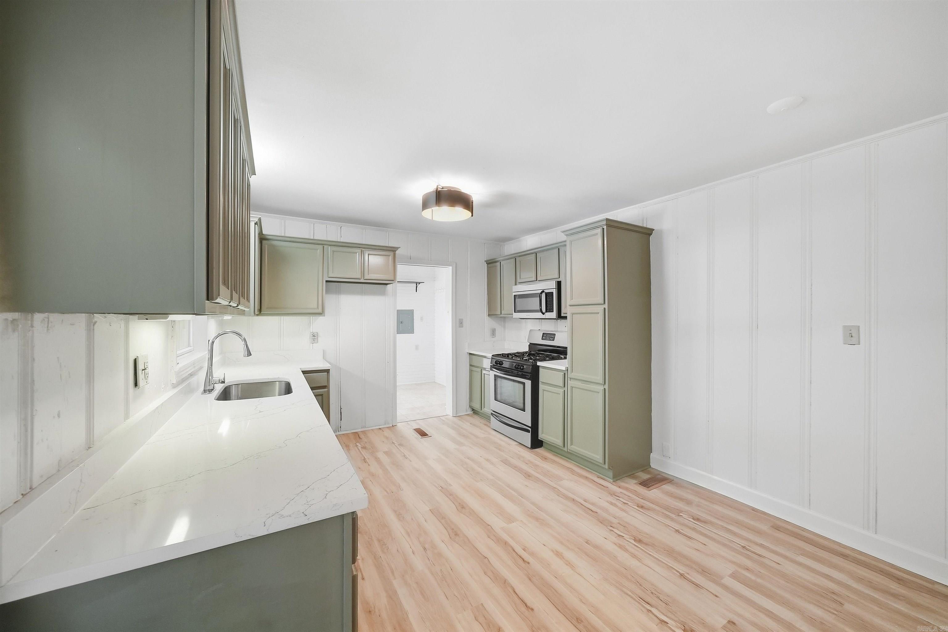 1812 W Center Ave Property Photo 11