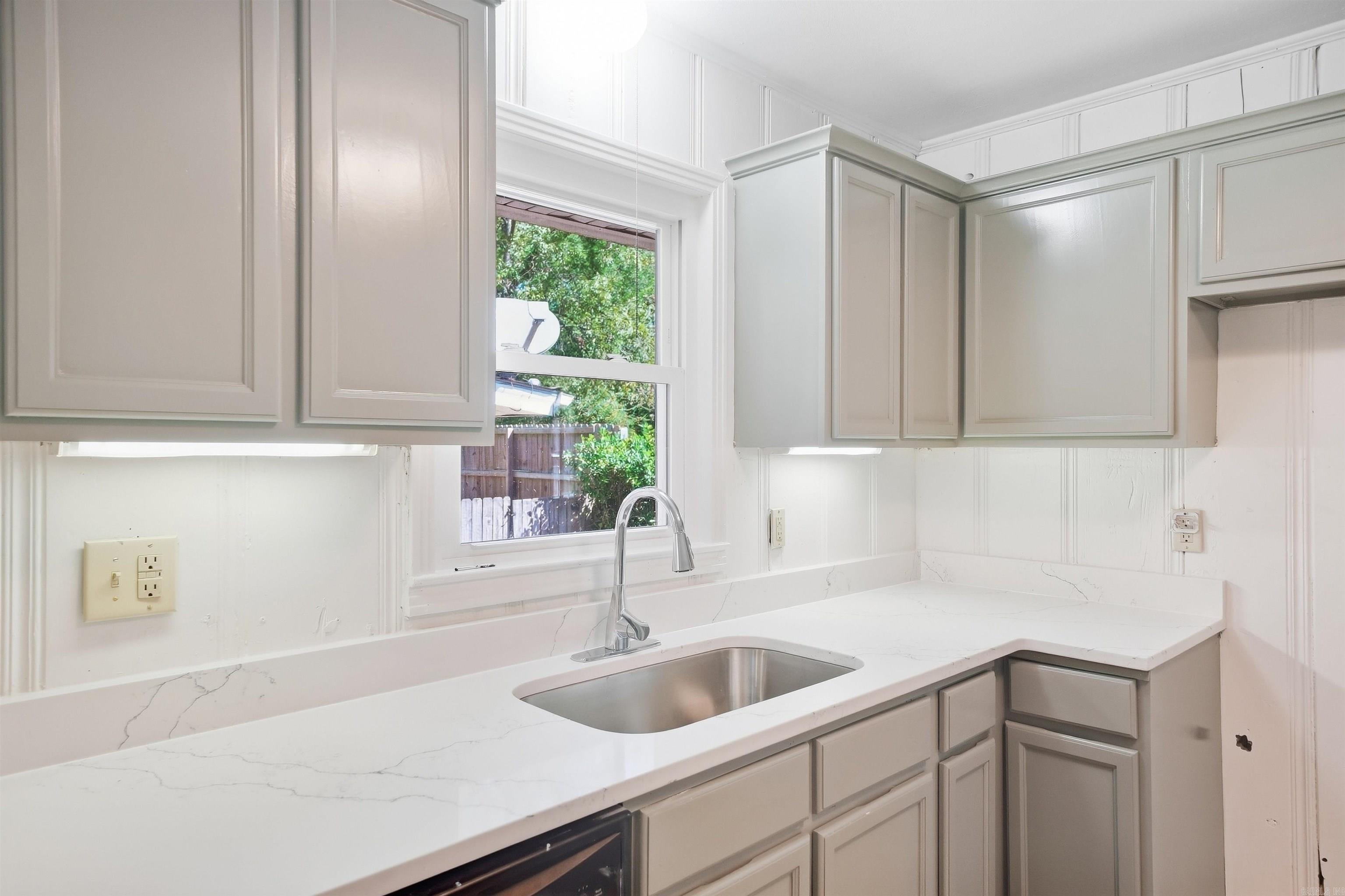 1812 W Center Ave Property Photo 12
