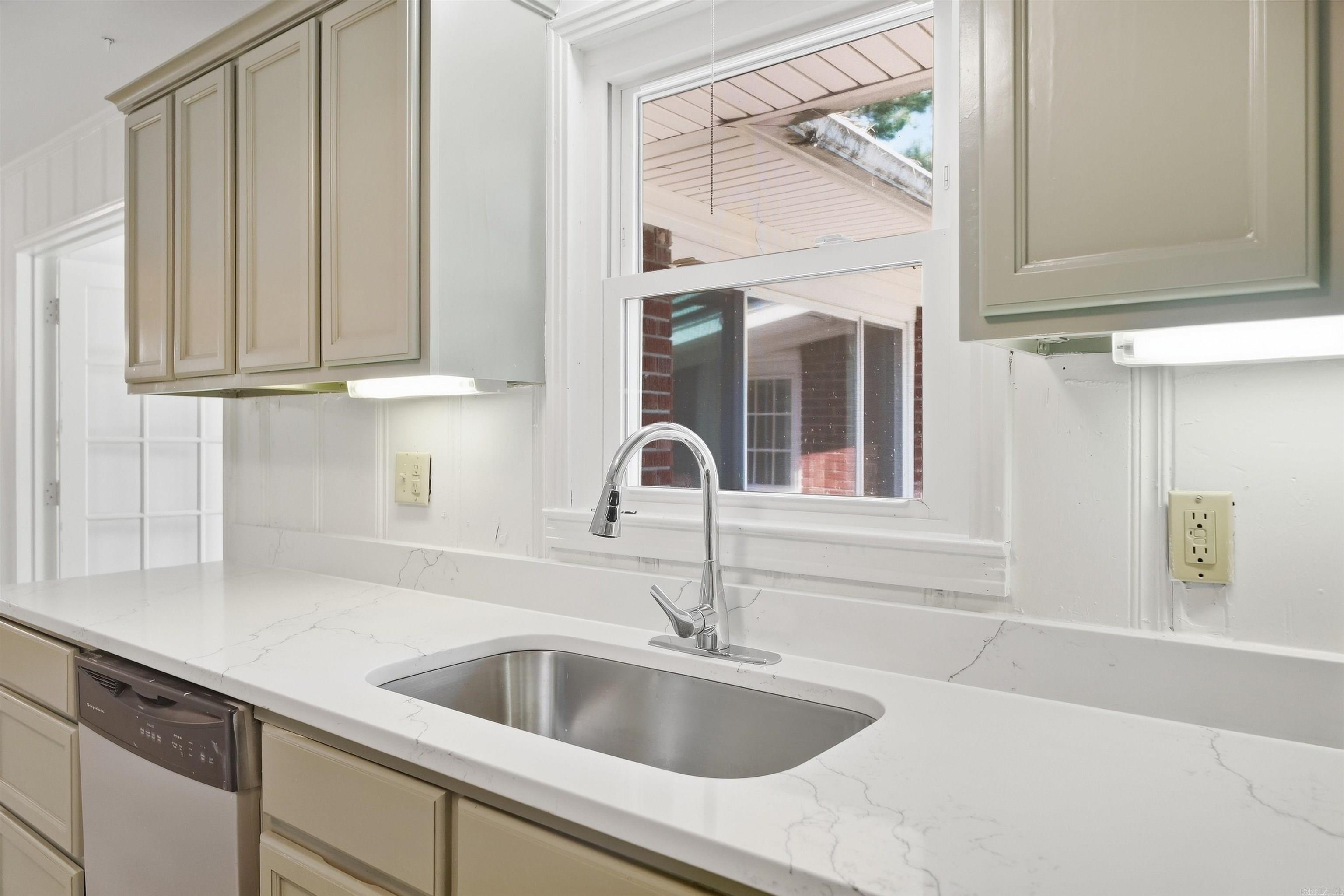 1812 W Center Ave Property Photo 15