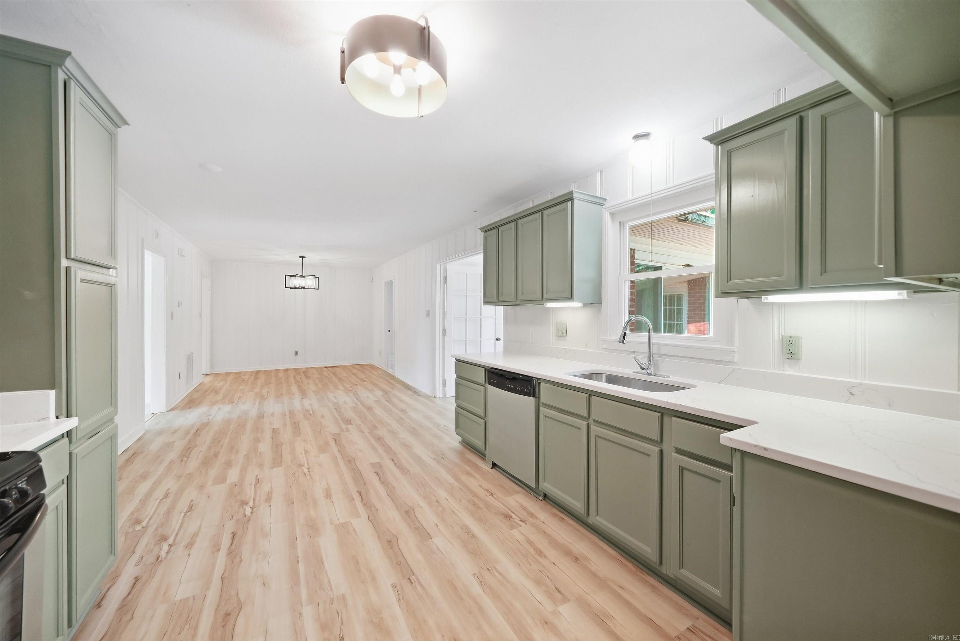 1812 W Center Ave Property Photo 17