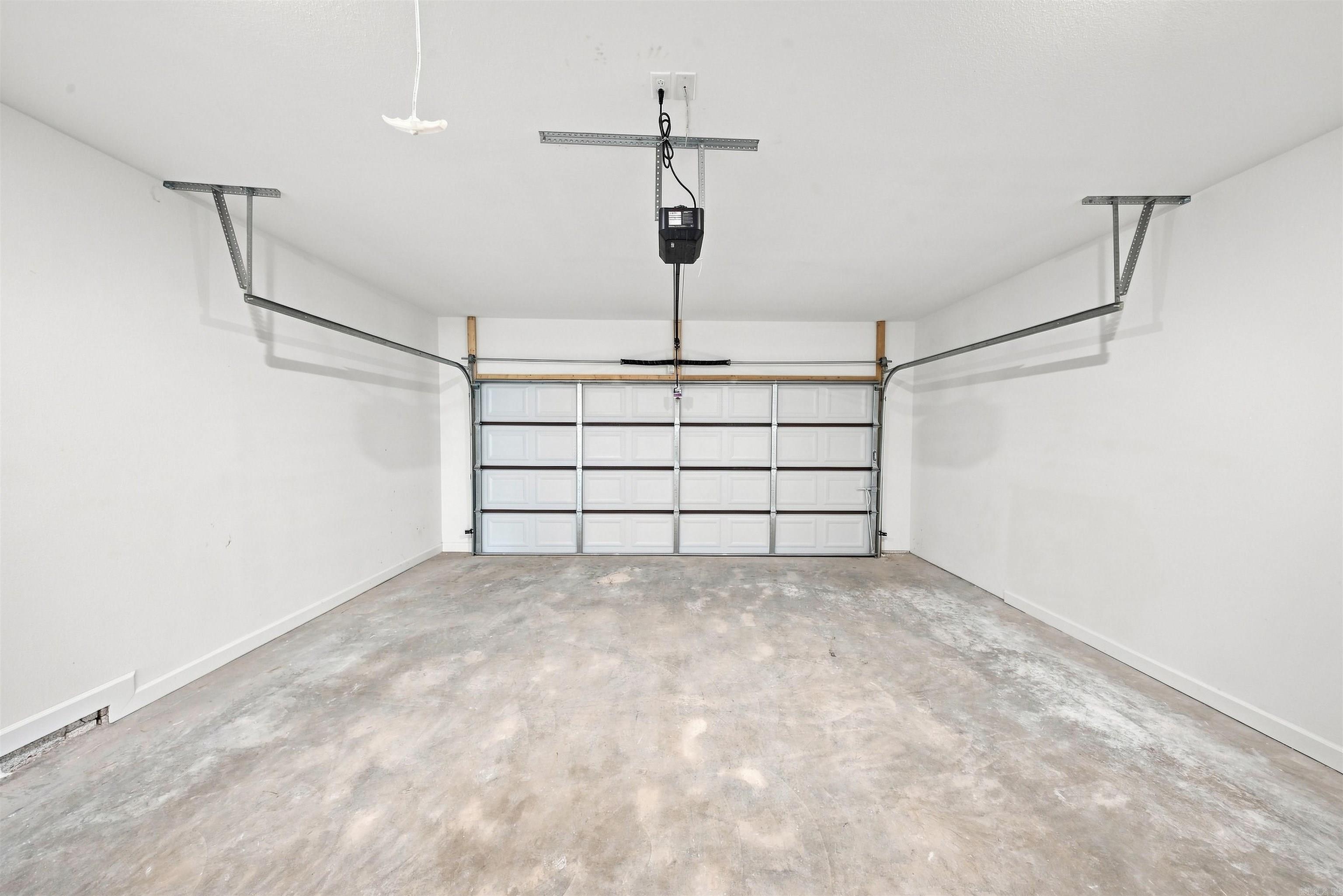 11 British Colonial Drive Property Photo 23