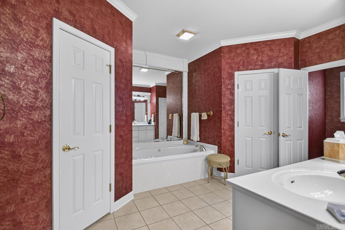 101 Avignon Cir Property Photo 18