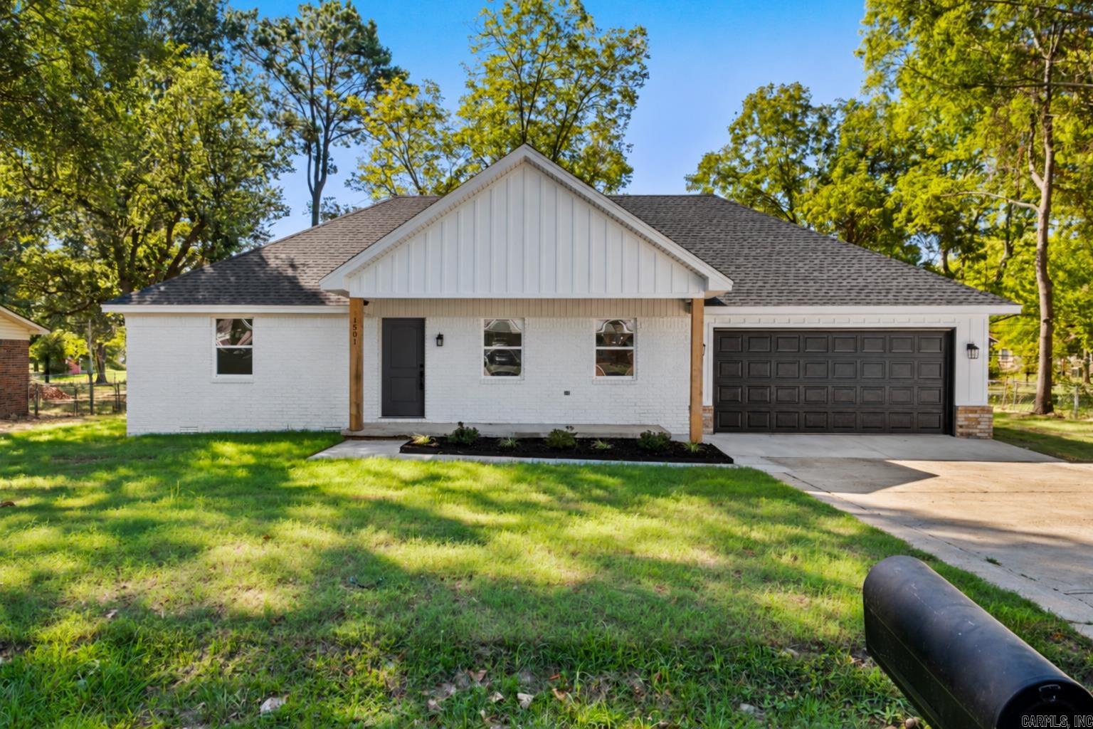 1501 W Iowa Property Photo 1