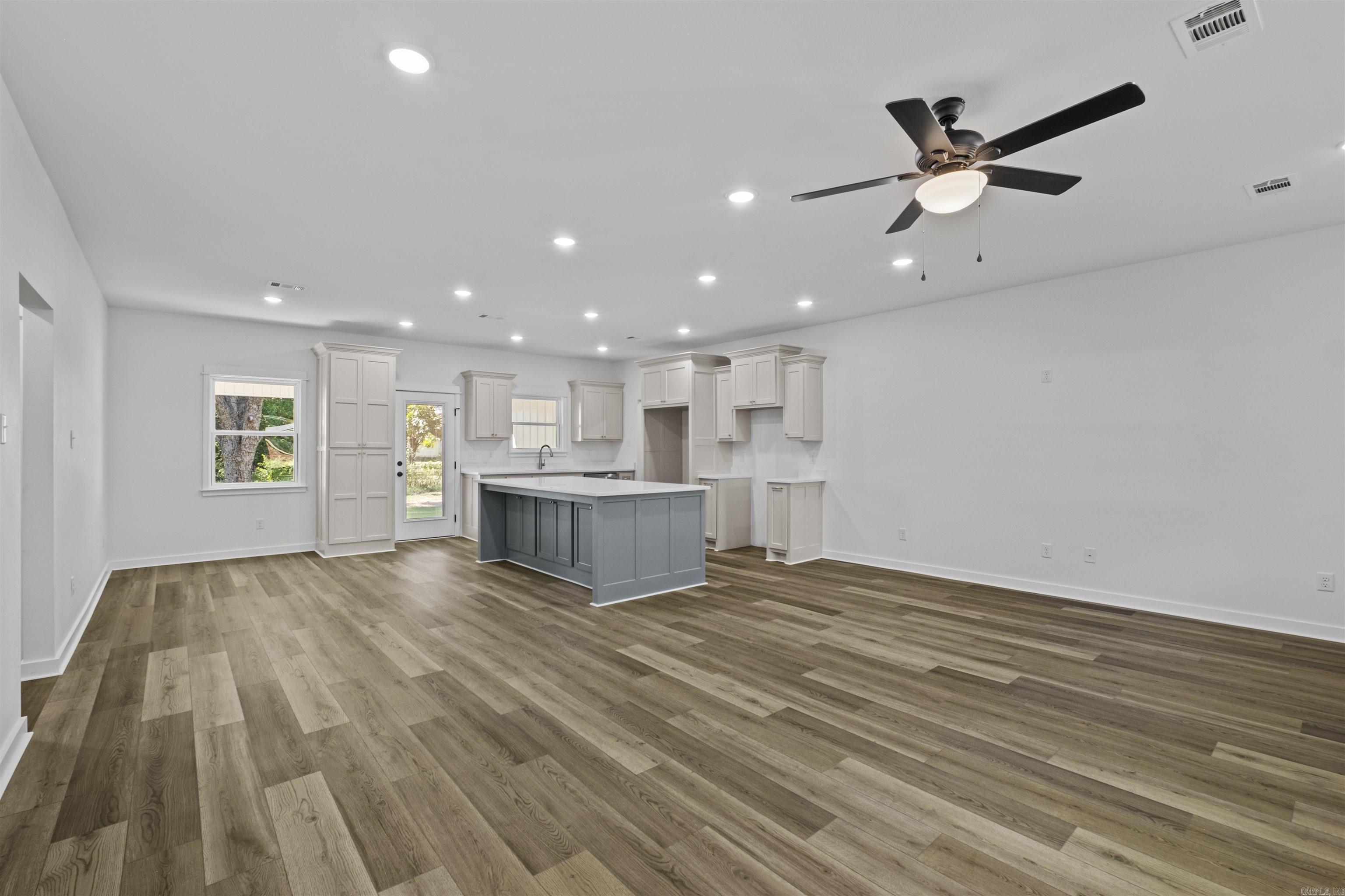 1501 W Iowa Property Photo 6