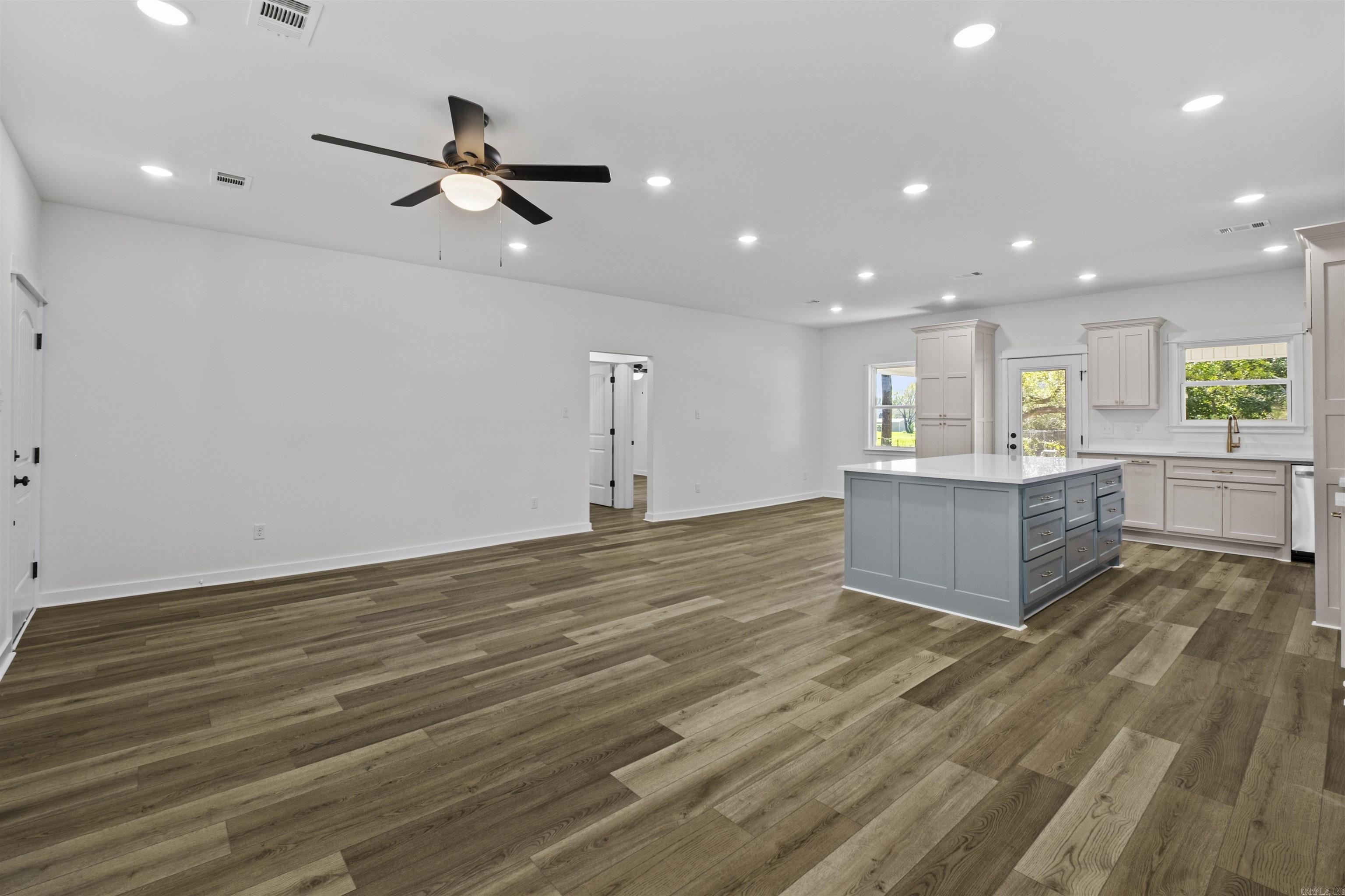 1501 W Iowa Property Photo 9