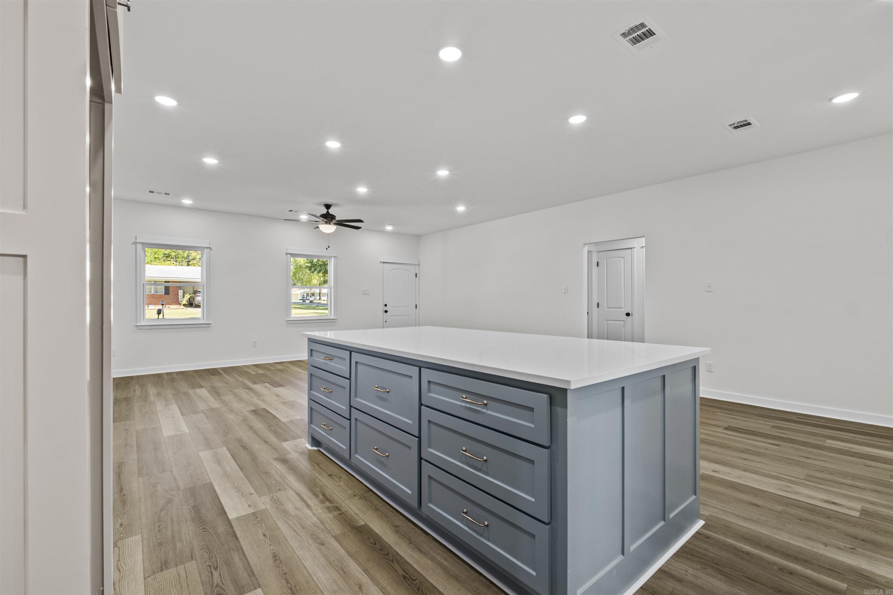 1501 W Iowa Property Photo 15