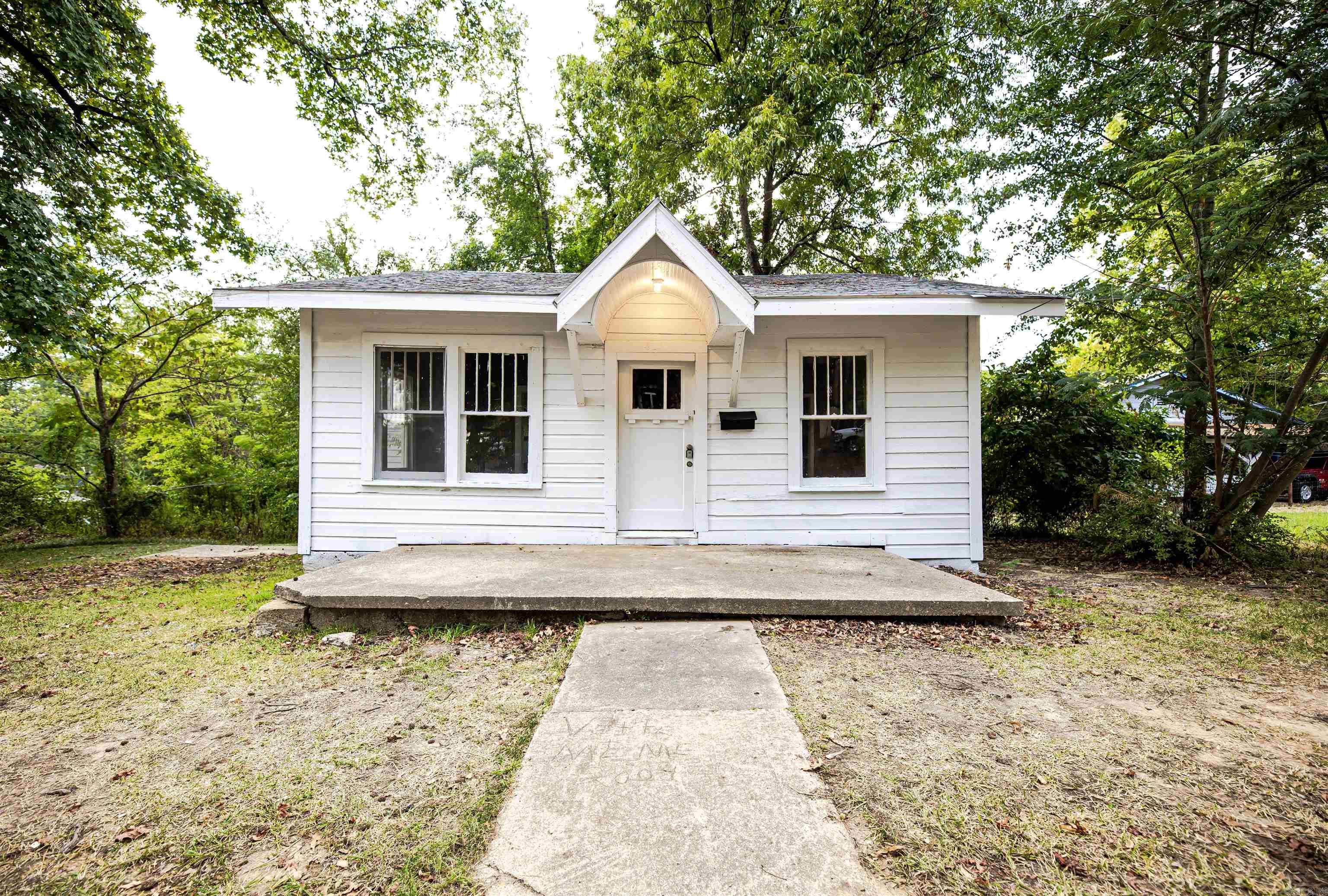424 Dolphin Ave Property Photo 1