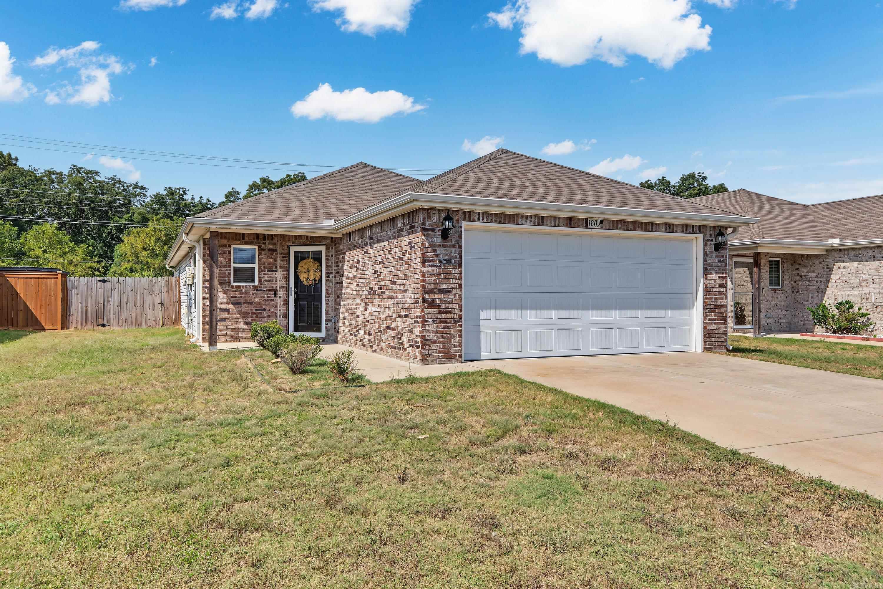 1805 Peony Street Property Photo 1
