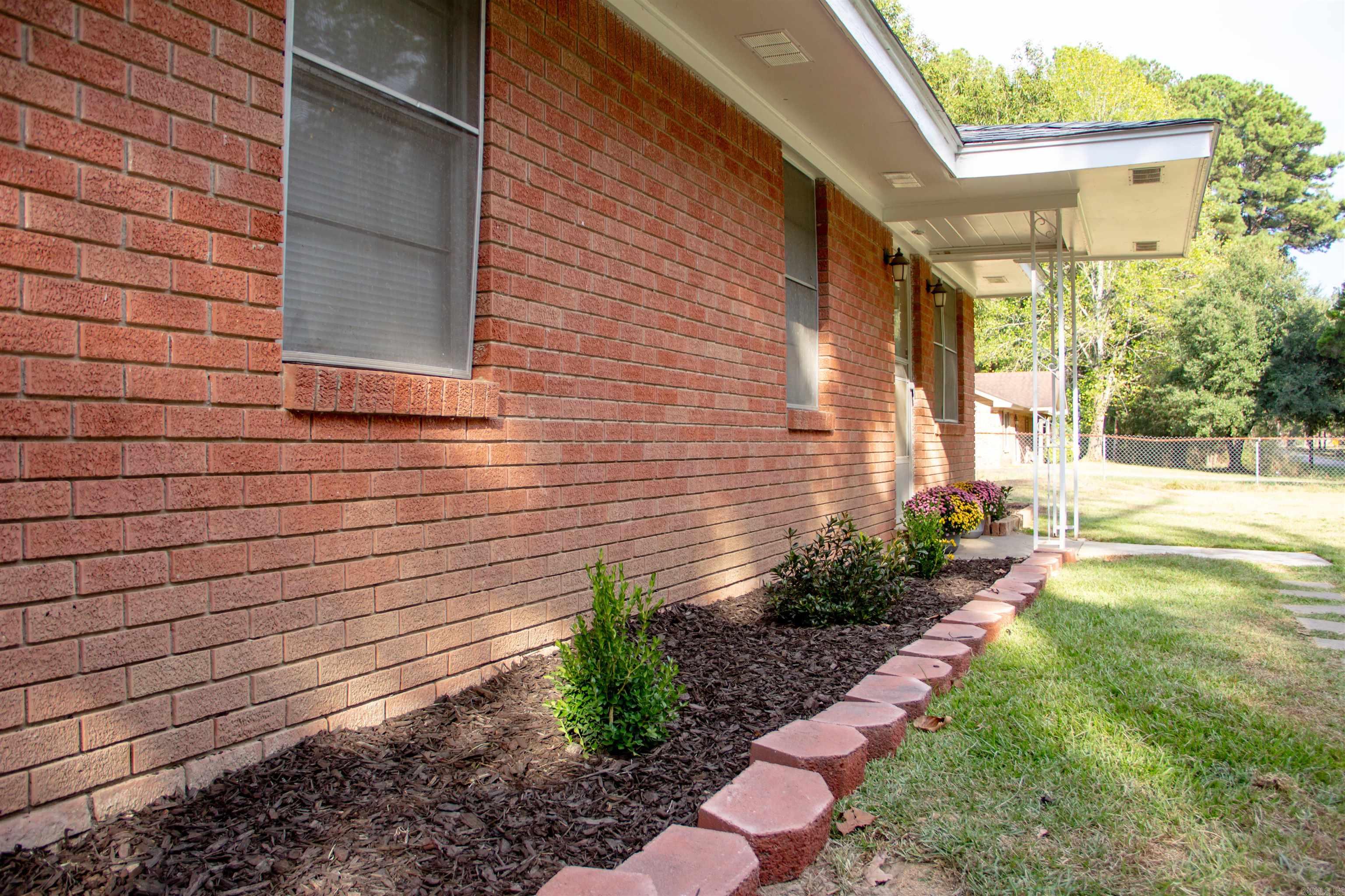 7103 W Jeffcoat Road Property Photo 3