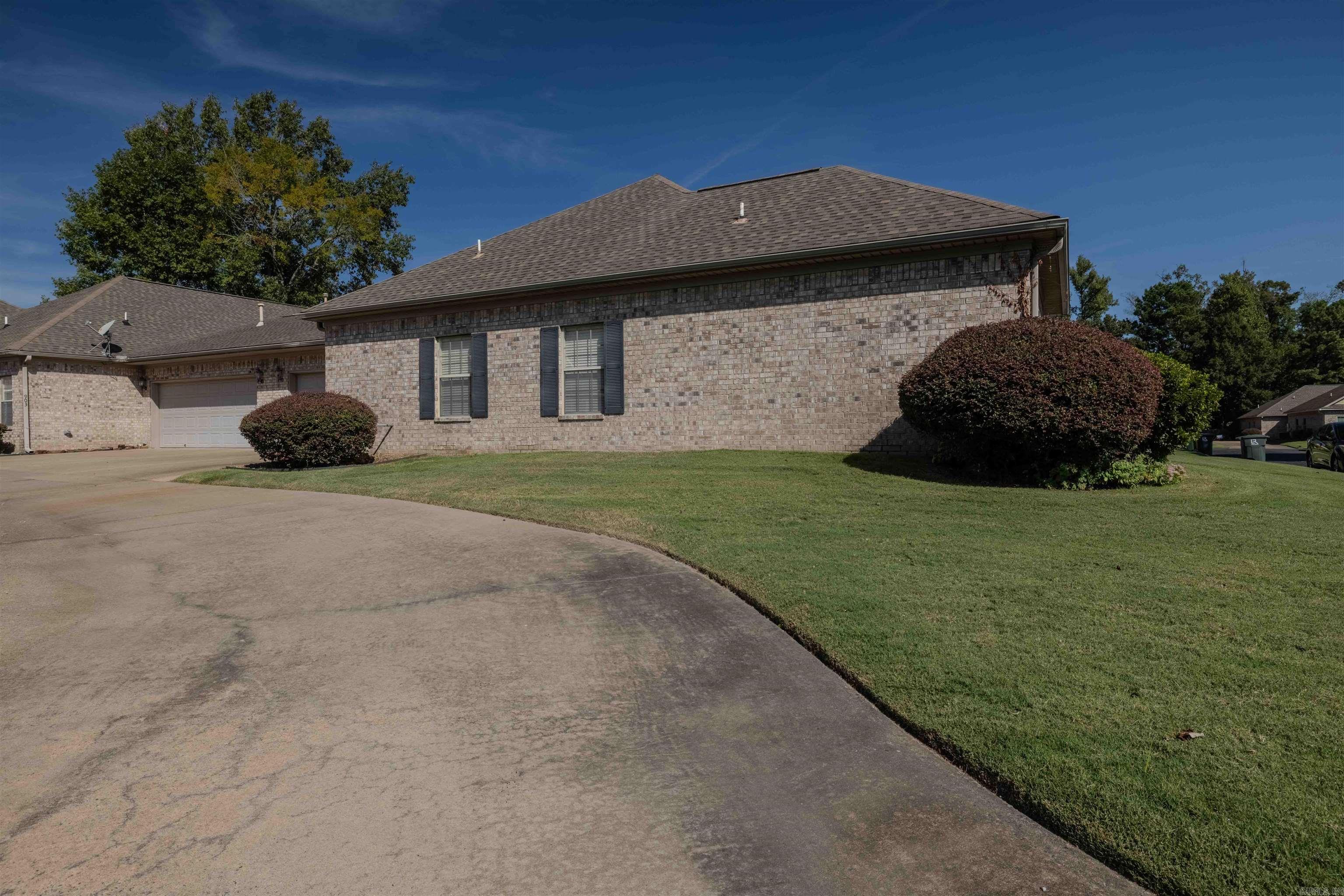 901 Stagecoach Village Property Photo 4