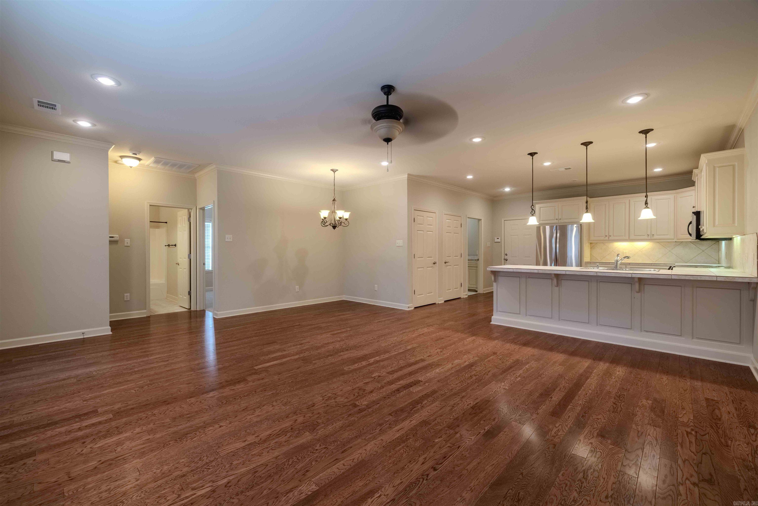 901 Stagecoach Village Property Photo 7