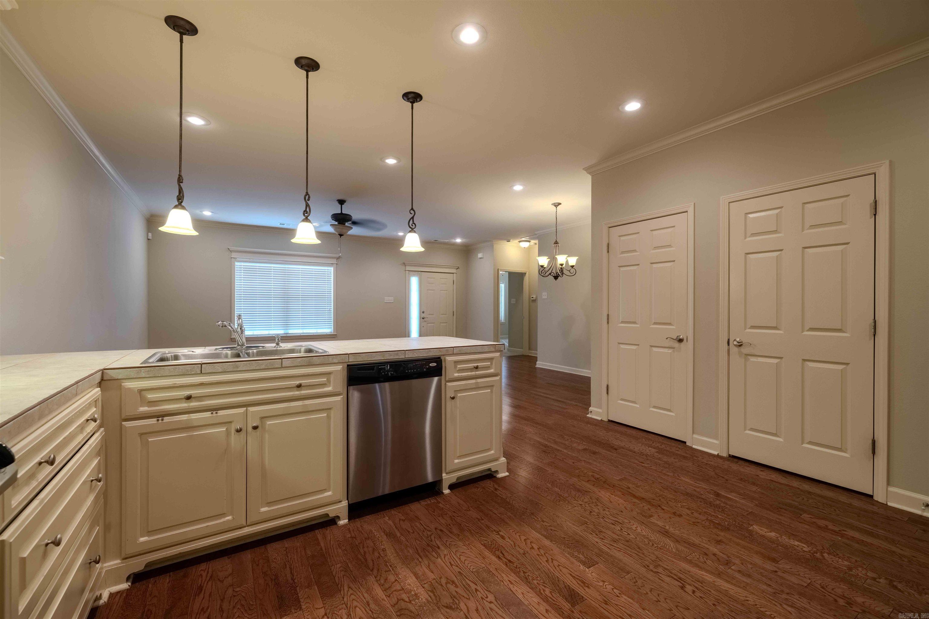 901 Stagecoach Village Property Photo 8