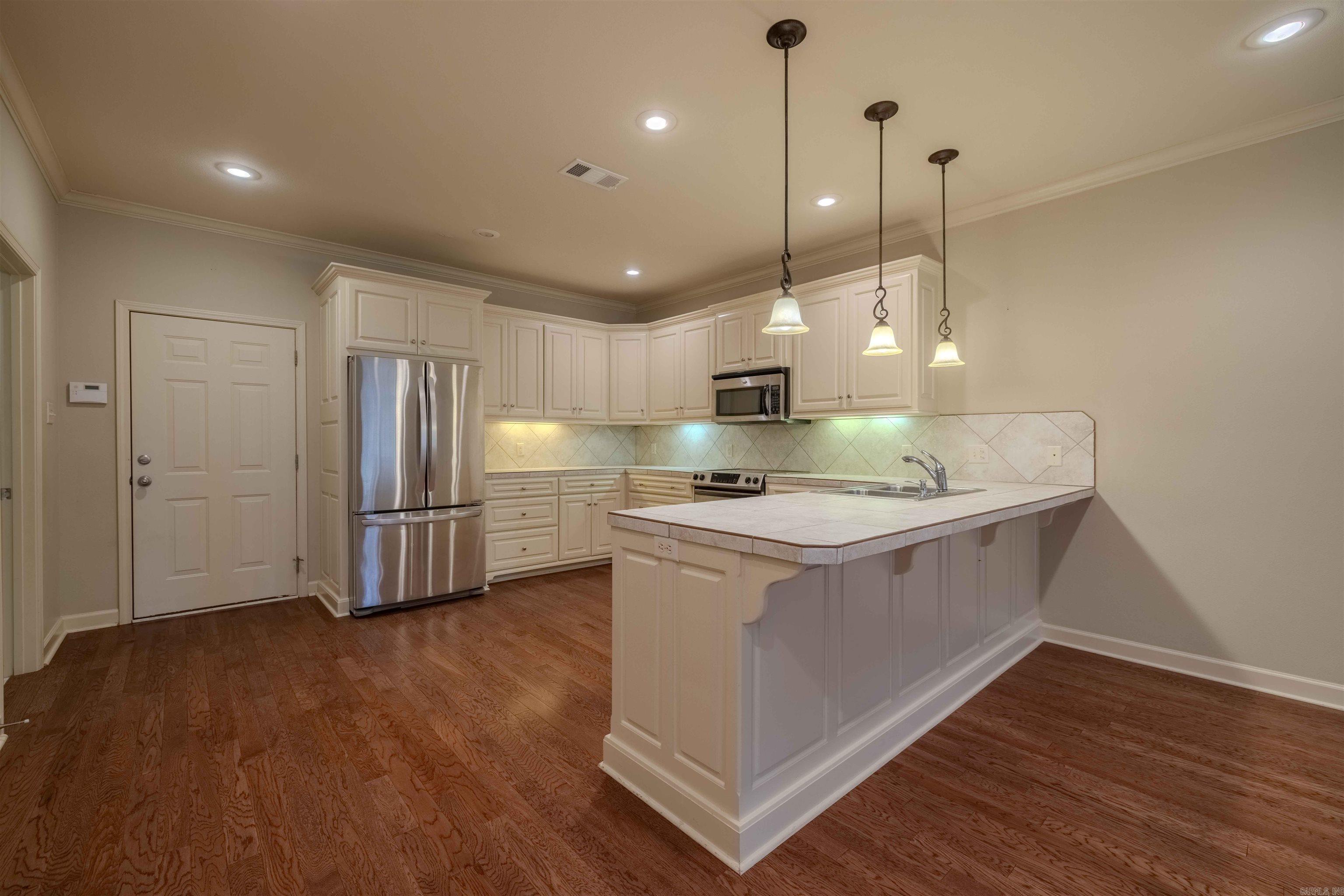 901 Stagecoach Village Property Photo 9