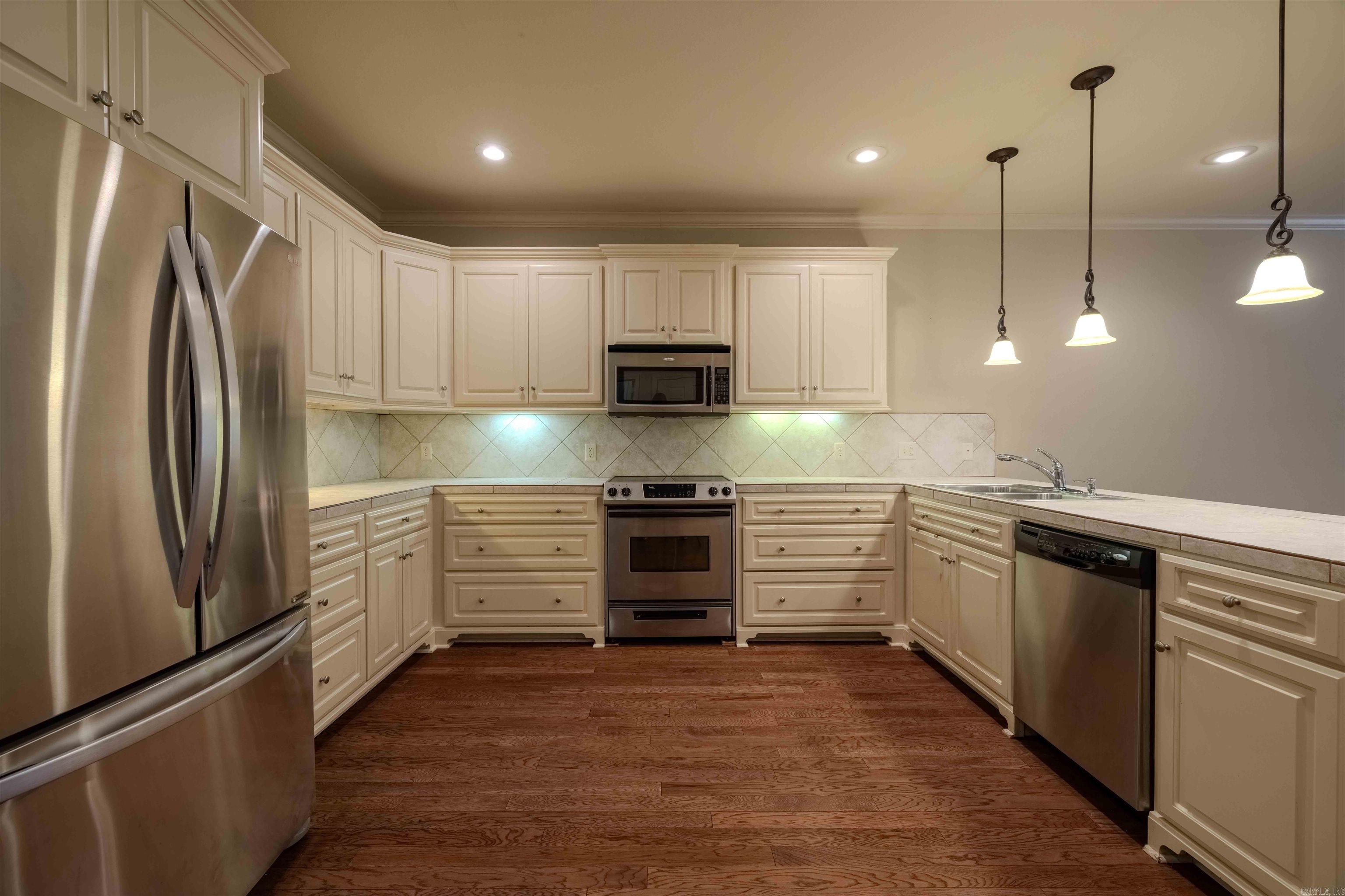 901 Stagecoach Village Property Photo 10