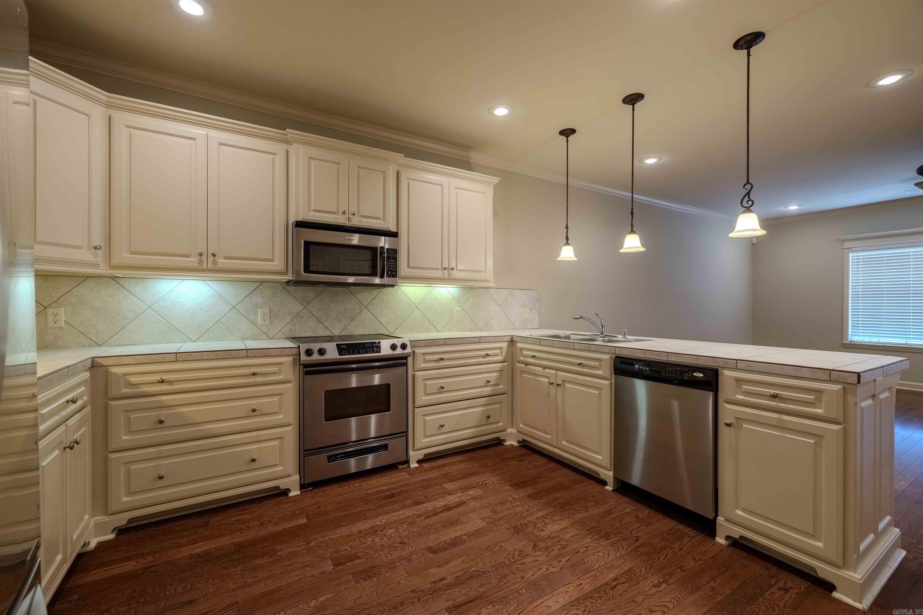 901 Stagecoach Village Property Photo 11