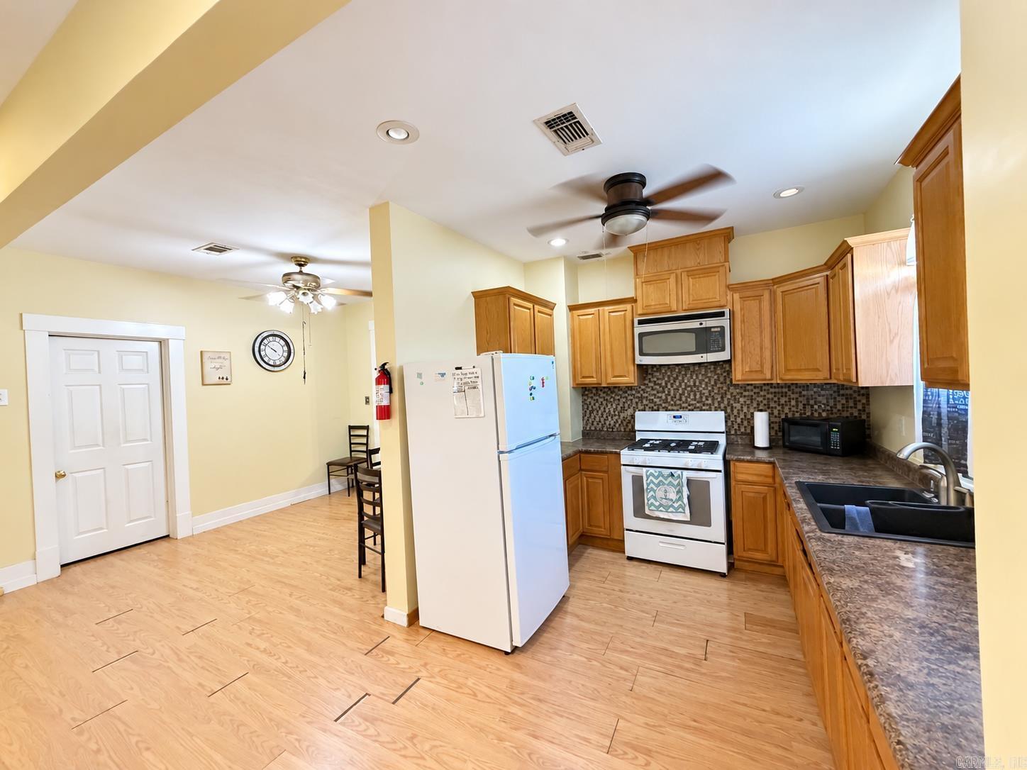 Center Street Property Photo 8