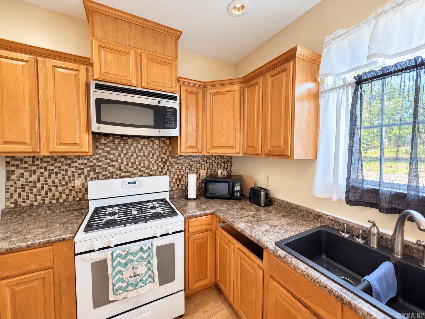Center Street Property Photo 9