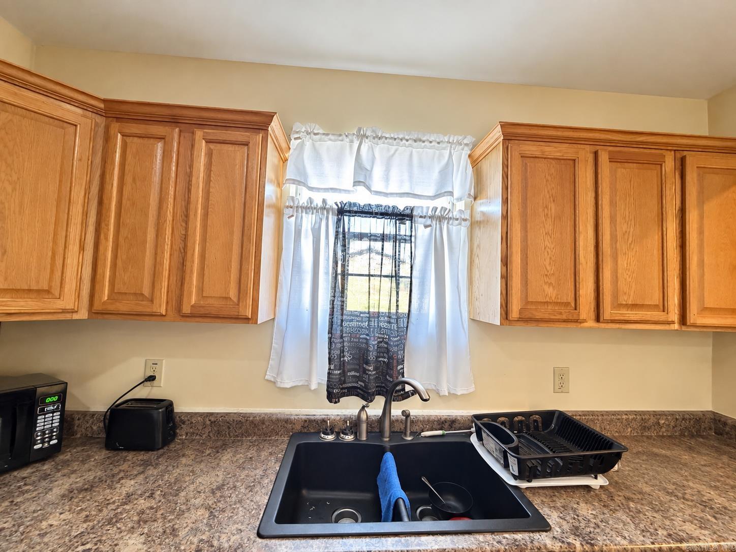 Center Street Property Photo 10