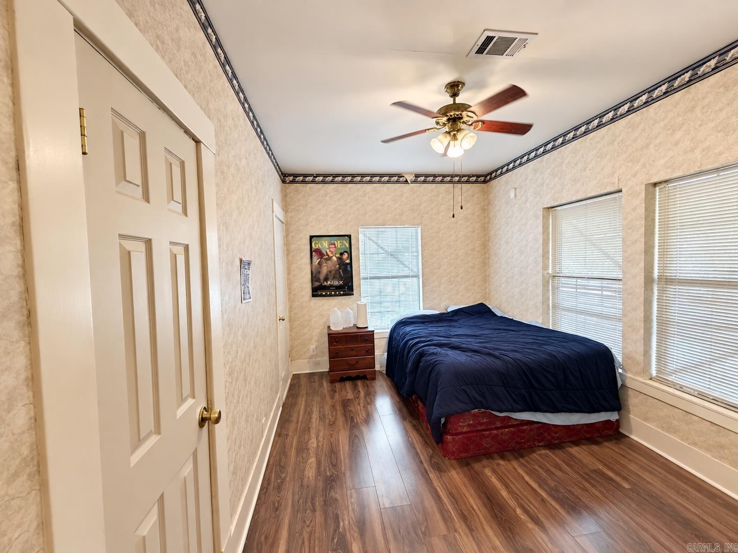 Center Street Property Photo 13