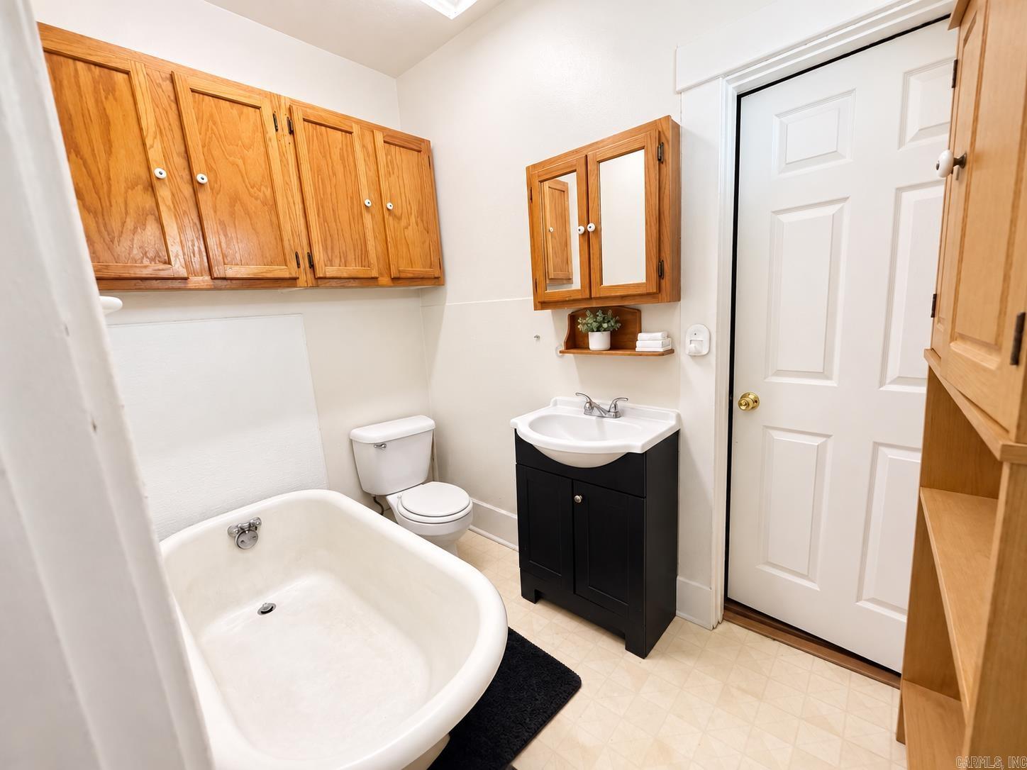 Center Street Property Photo 14