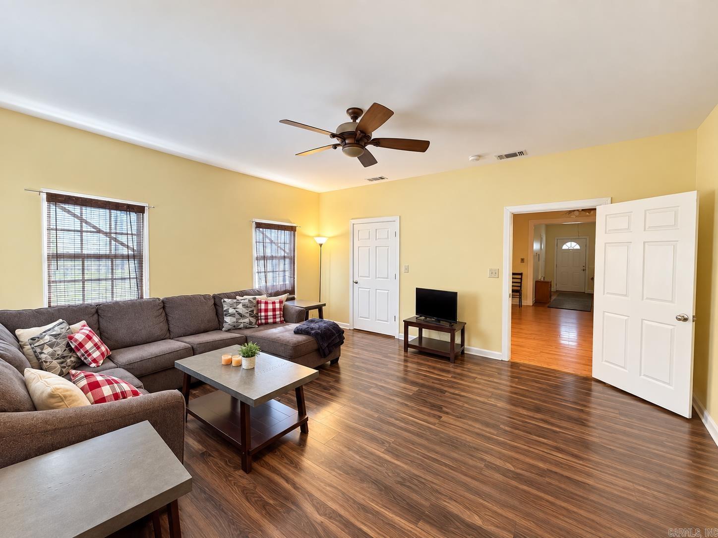 Center Street Property Photo 15