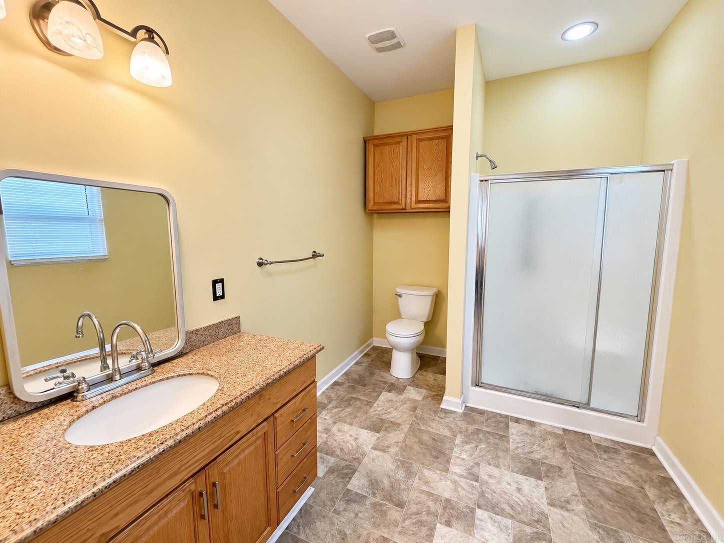 Center Street Property Photo 16