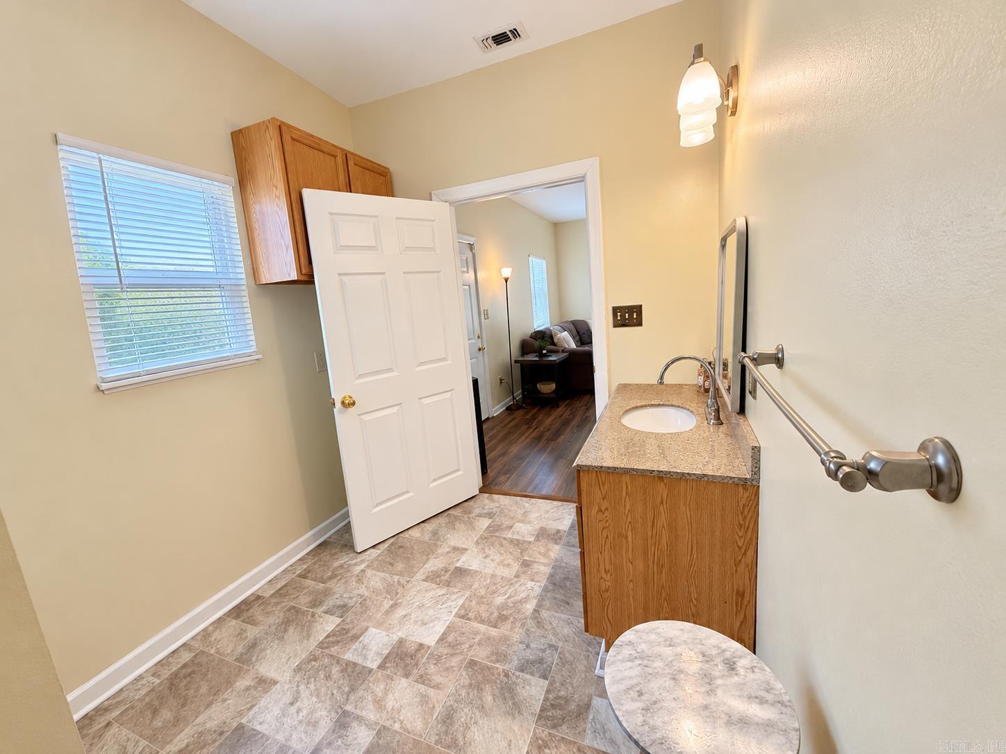 Center Street Property Photo 17