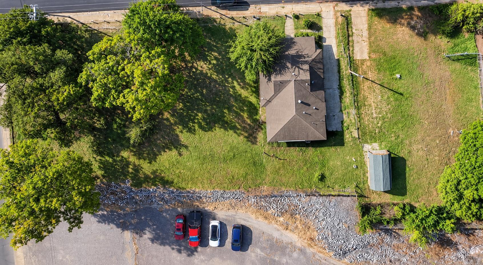 Center Street Property Photo 18