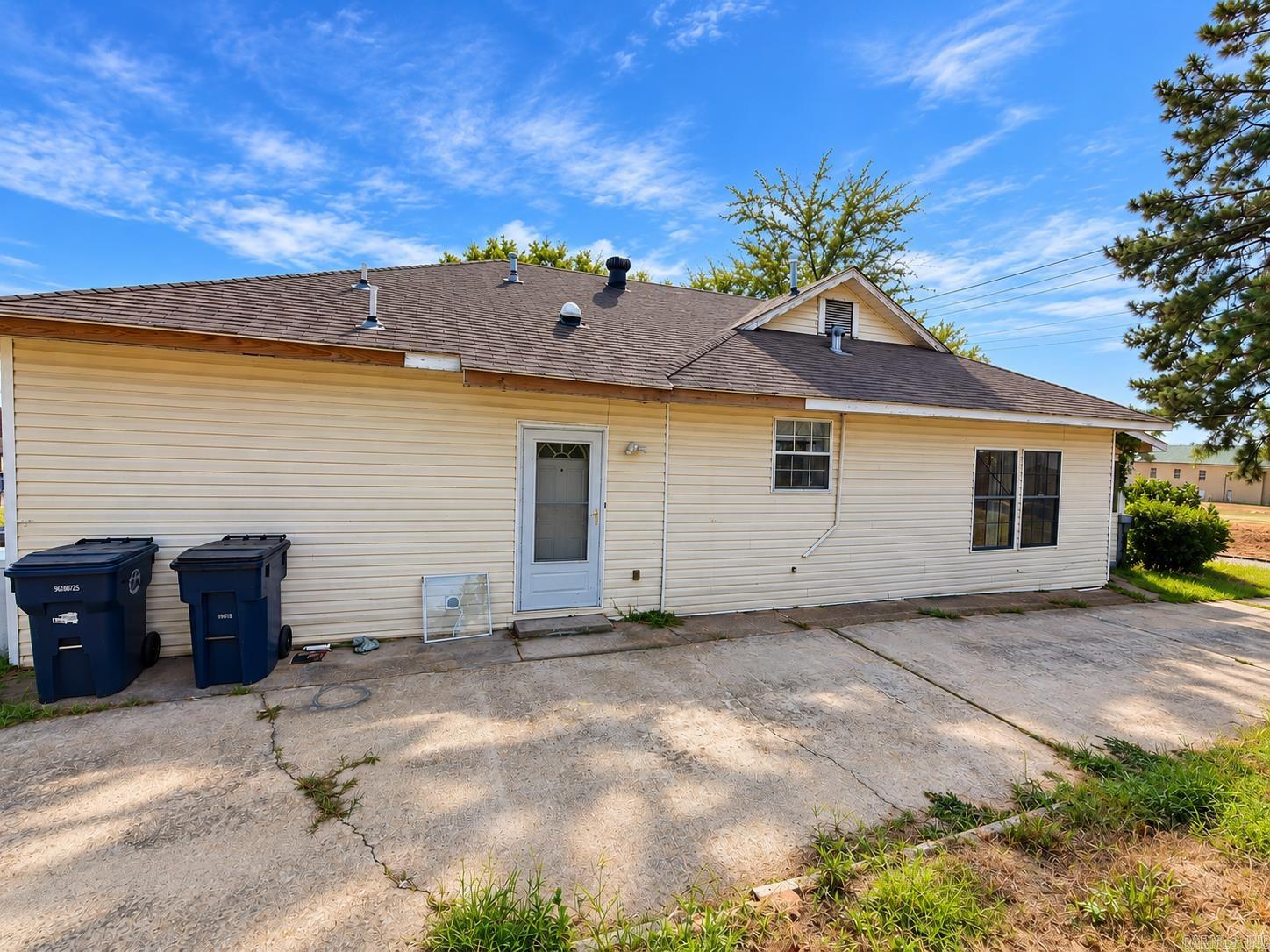 Center Street Property Photo 20