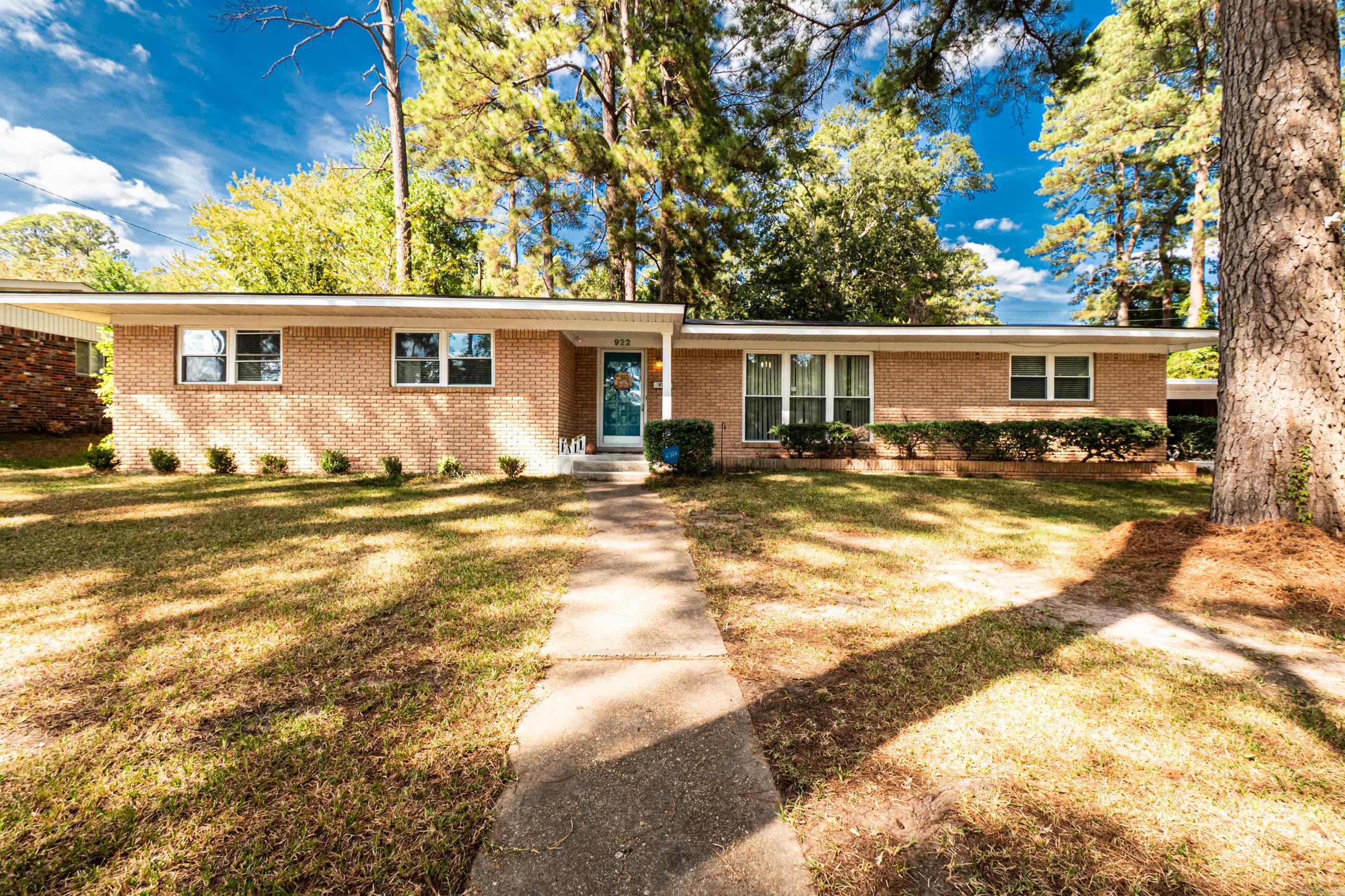 922 Hazelhurst Property Photo 1