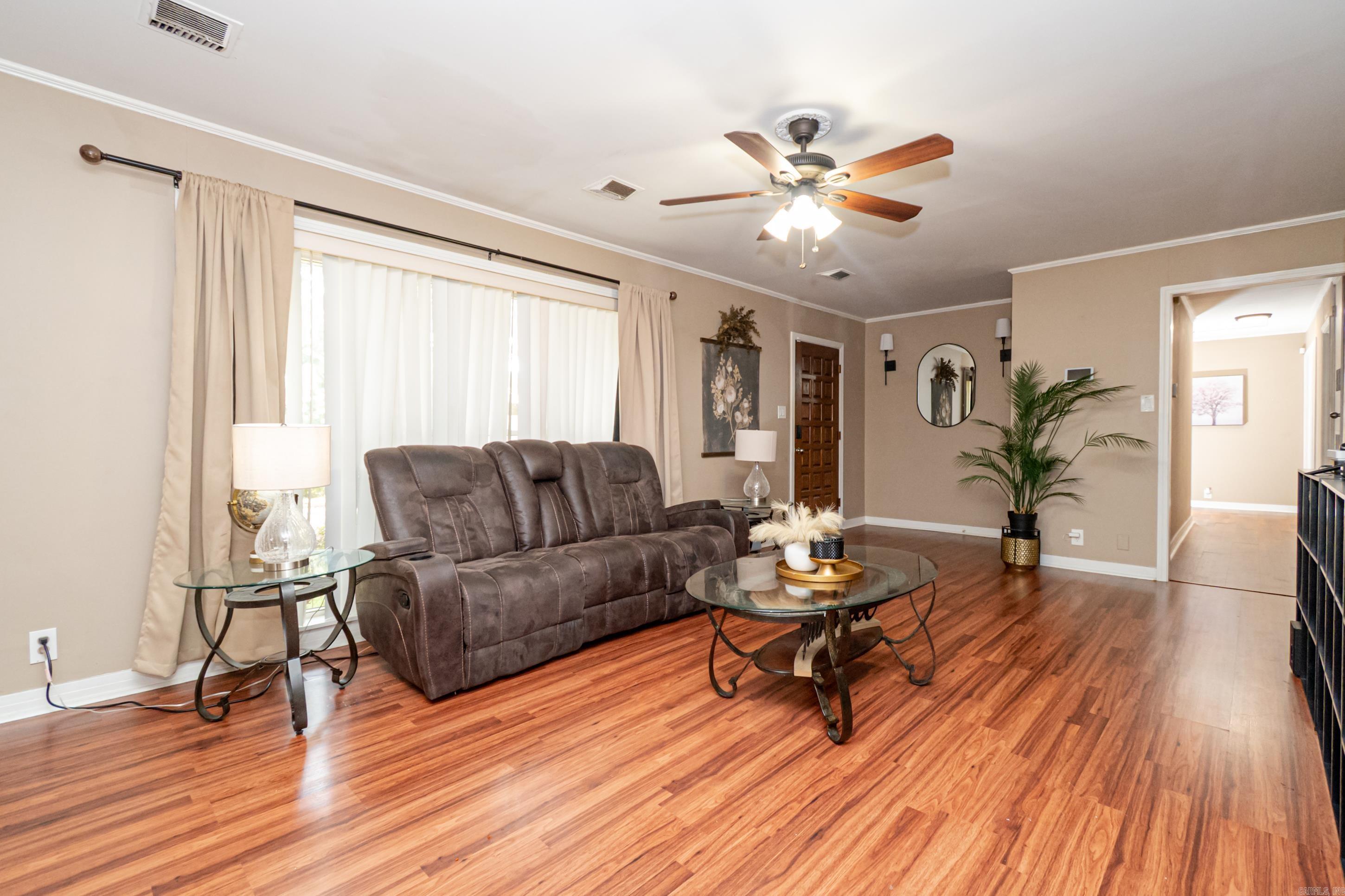 922 Hazelhurst Property Photo 3