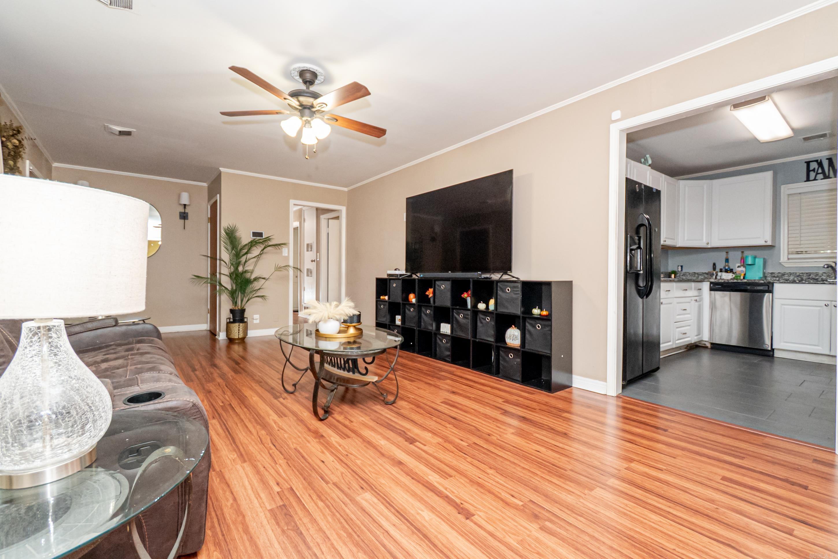 922 Hazelhurst Property Photo 4