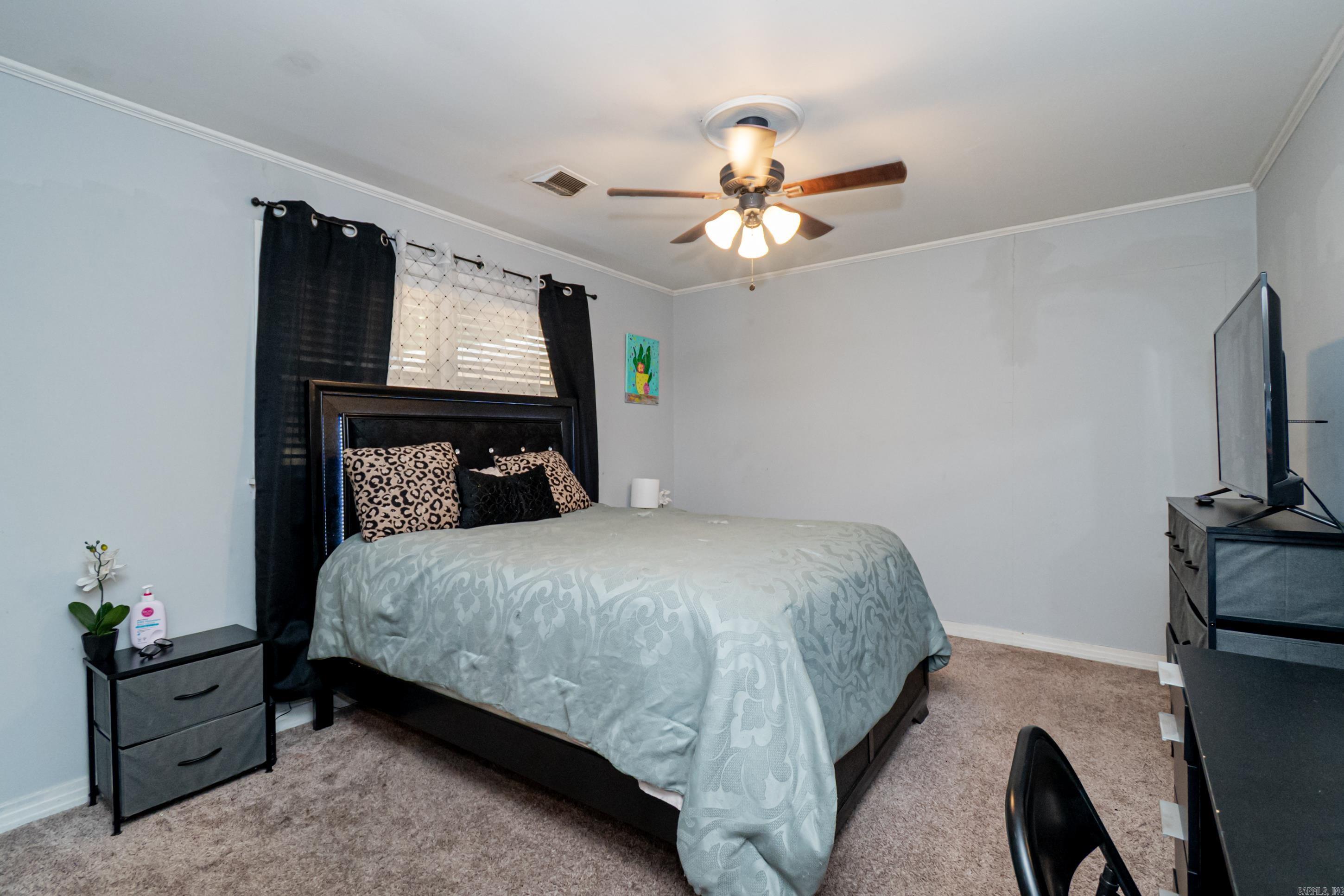 922 Hazelhurst Property Photo 7