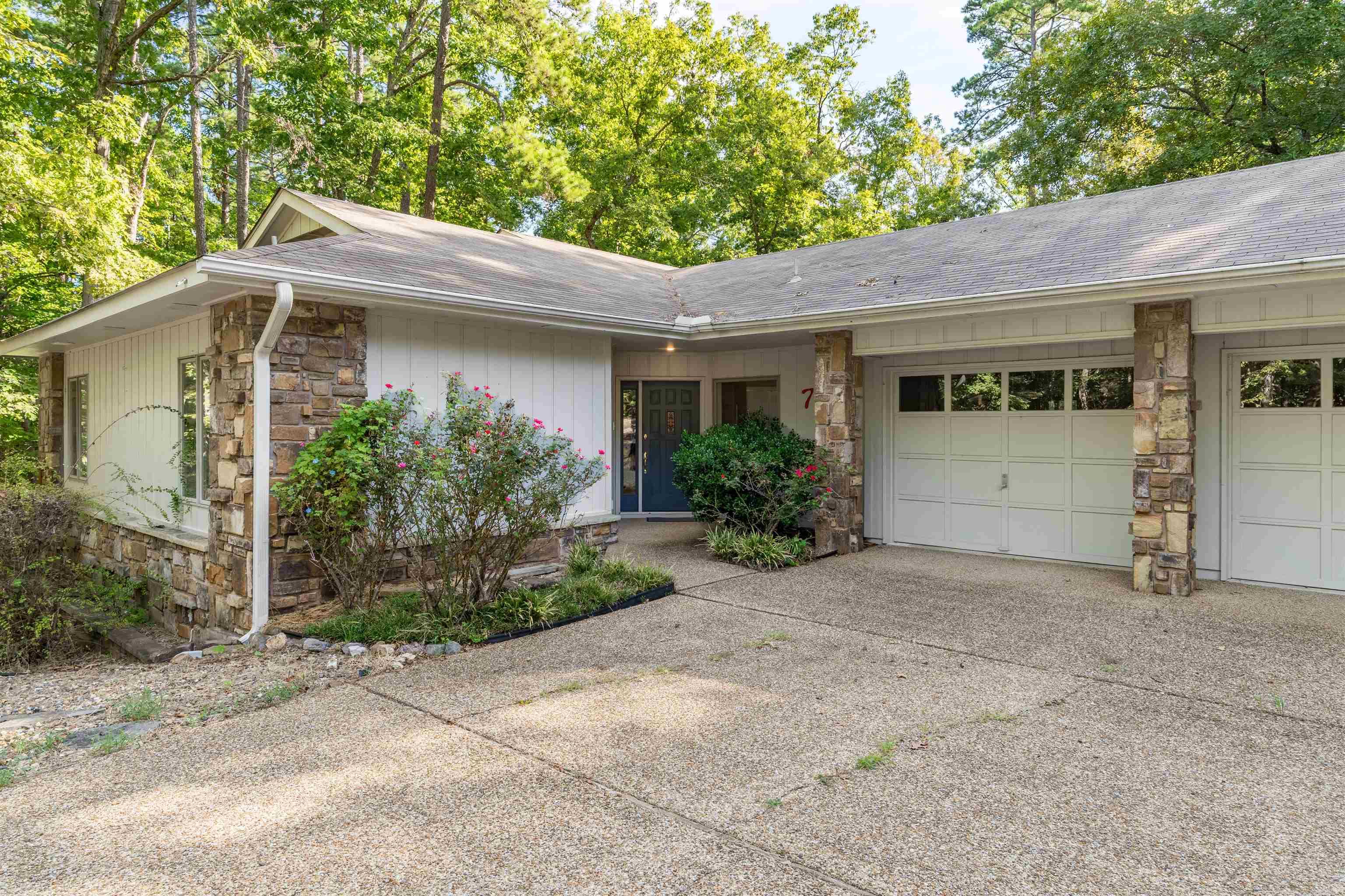 7 Camarzana Lane Property Photo 4